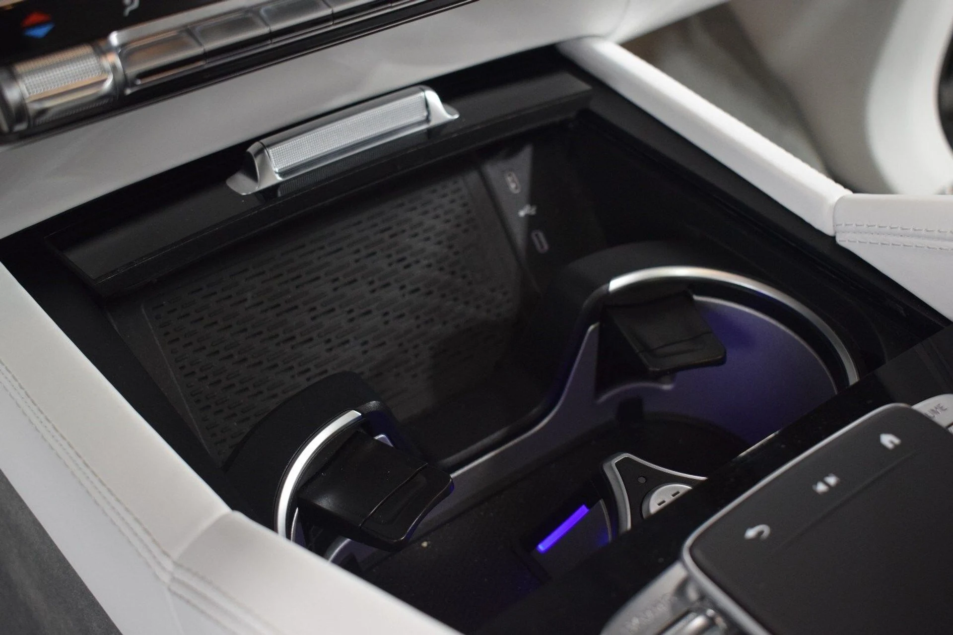 mph035_2968376794_a5a32ebb67b4460347fcfdeeb859066ex_4d23473777