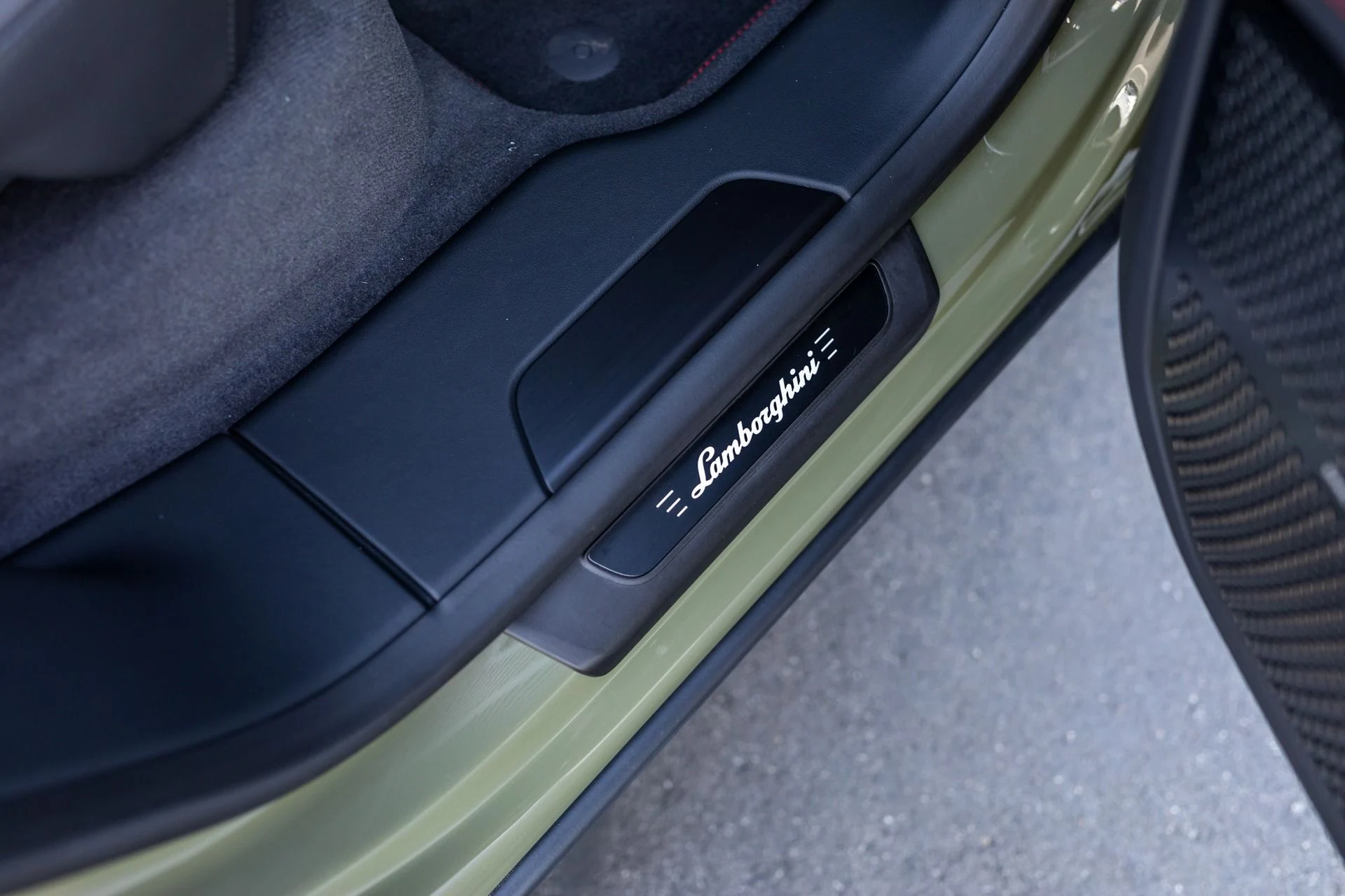 mph035_2972956520_Used_2023_Lamborghini_Urus_S_1764103574_4ececfc221