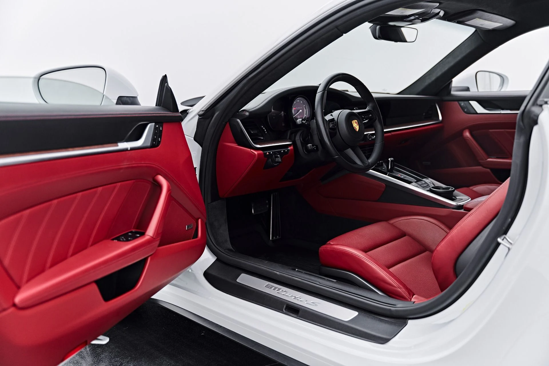 mph035_2978121300_Used_2022_Porsche_911_Turbo_S_1790299747_7ed2a922a5