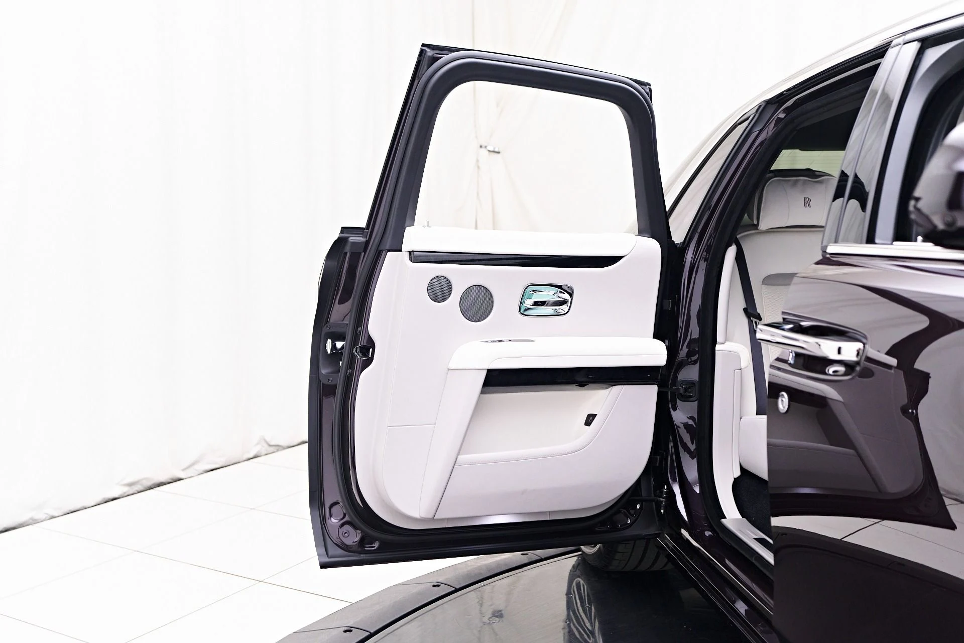 mph035_2982661046_Used_2024_Rolls_Royce_Ghost_Base_1752169894_3c7973dafd