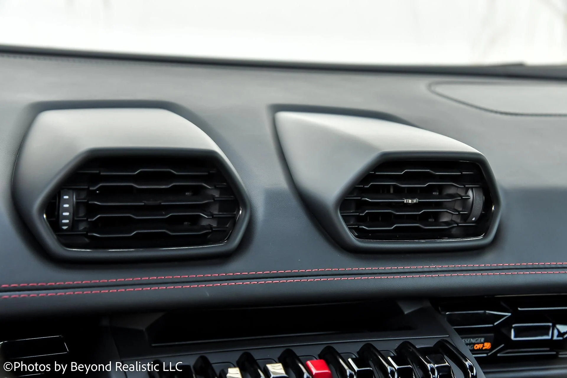 mph035_2989335304_Used_2022_Lamborghini_Huracan_EVO_EVO_1763716121_1a5a6eba4d