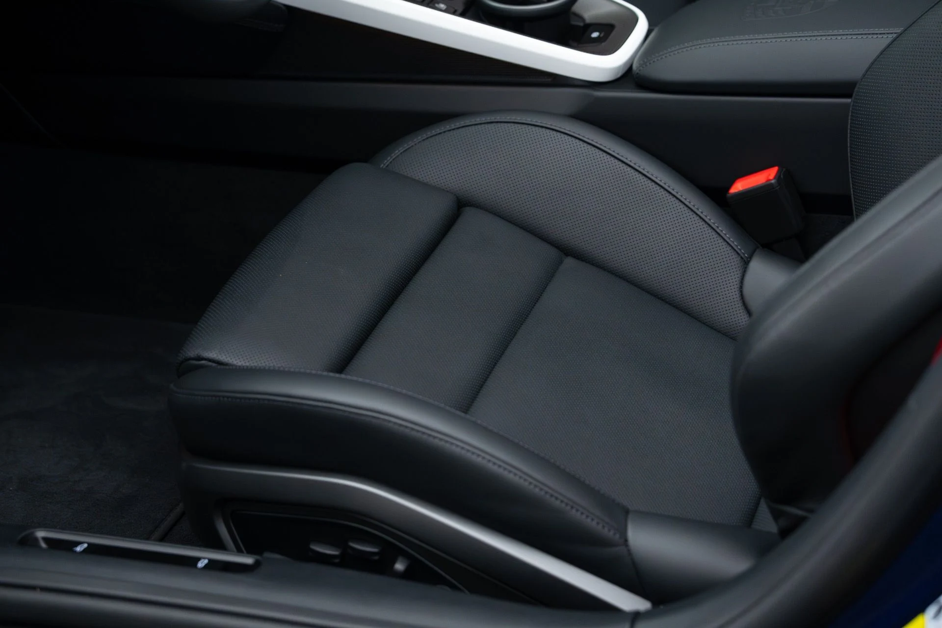 mph035_3012492316_Used_2025_Porsche_911_Targa_4_GTS_1769107430_22117cada1