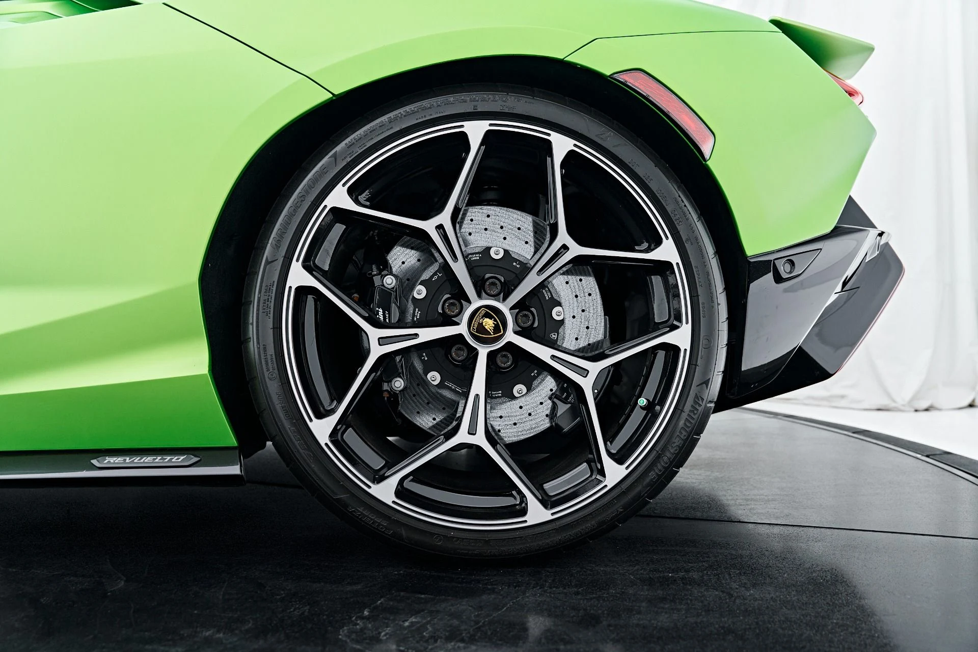 mph035_3014718255_Used_2024_Lamborghini_Revuelto_Base_1789697509_ecf223a851