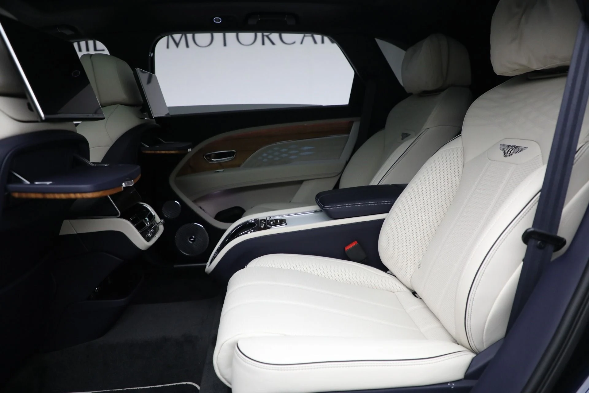 mph035_3039503143_Used_2023_Bentley_Bentayga_EWB_Azure_096f31c933