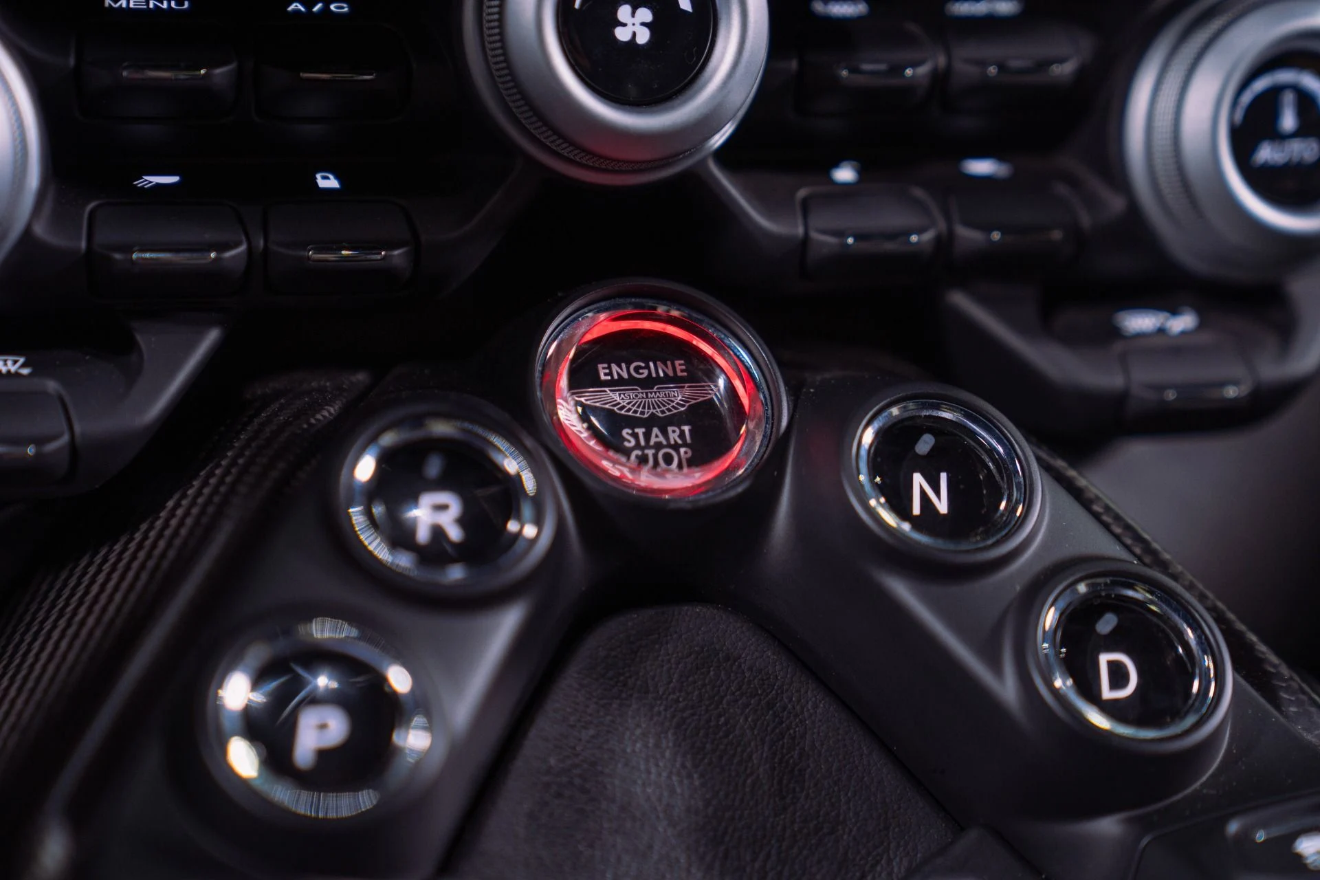 mph035_3046314954_Used_2019_Aston_Martin_Vantage_1792797785_43c27a7177