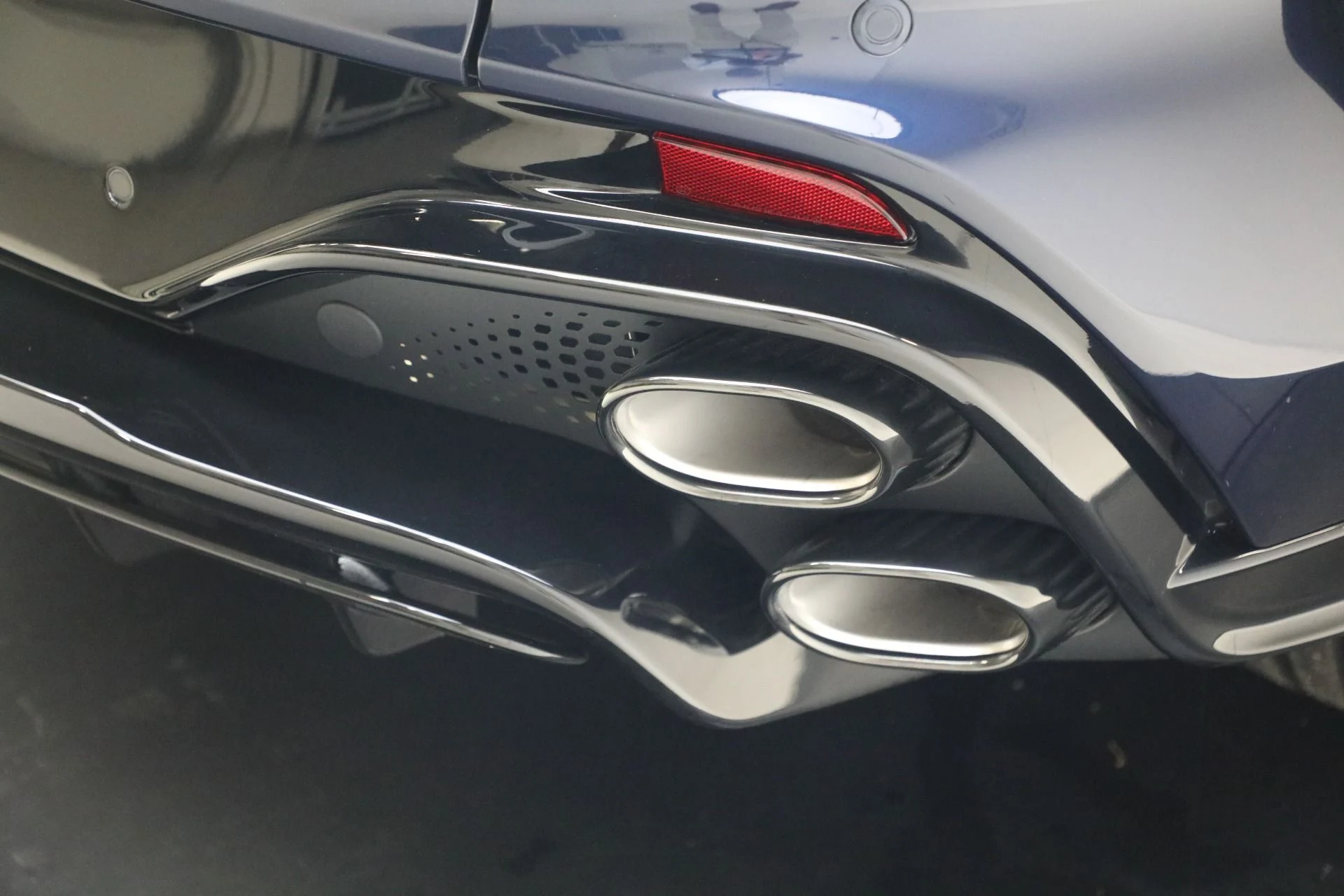 mph035_3053358942_New_2026_Aston_Martin_DBX_S_1792514652_8c1a87d4b8