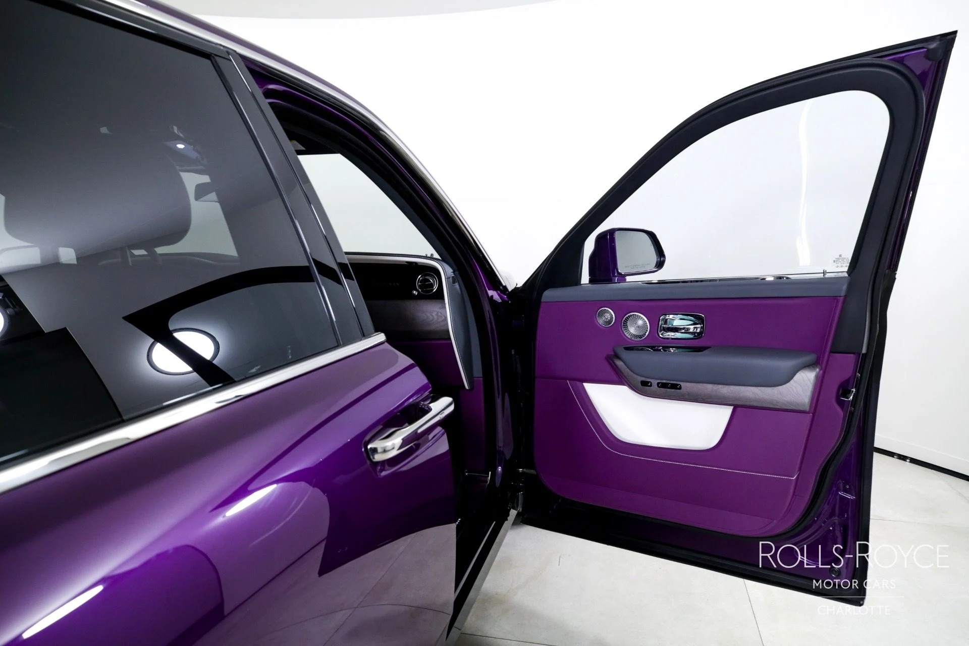 mph035_306277631_Used_2025_Rolls_Royce_Cullinan_1748382671_fbaa4f0d38