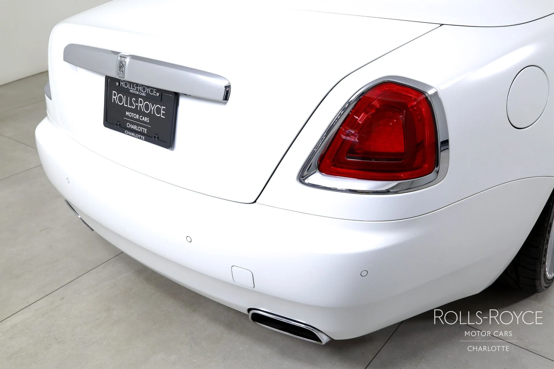 mph035_3094774325_Used_2018_Rolls_Royce_Dawn_1750953532_a8370e1feb