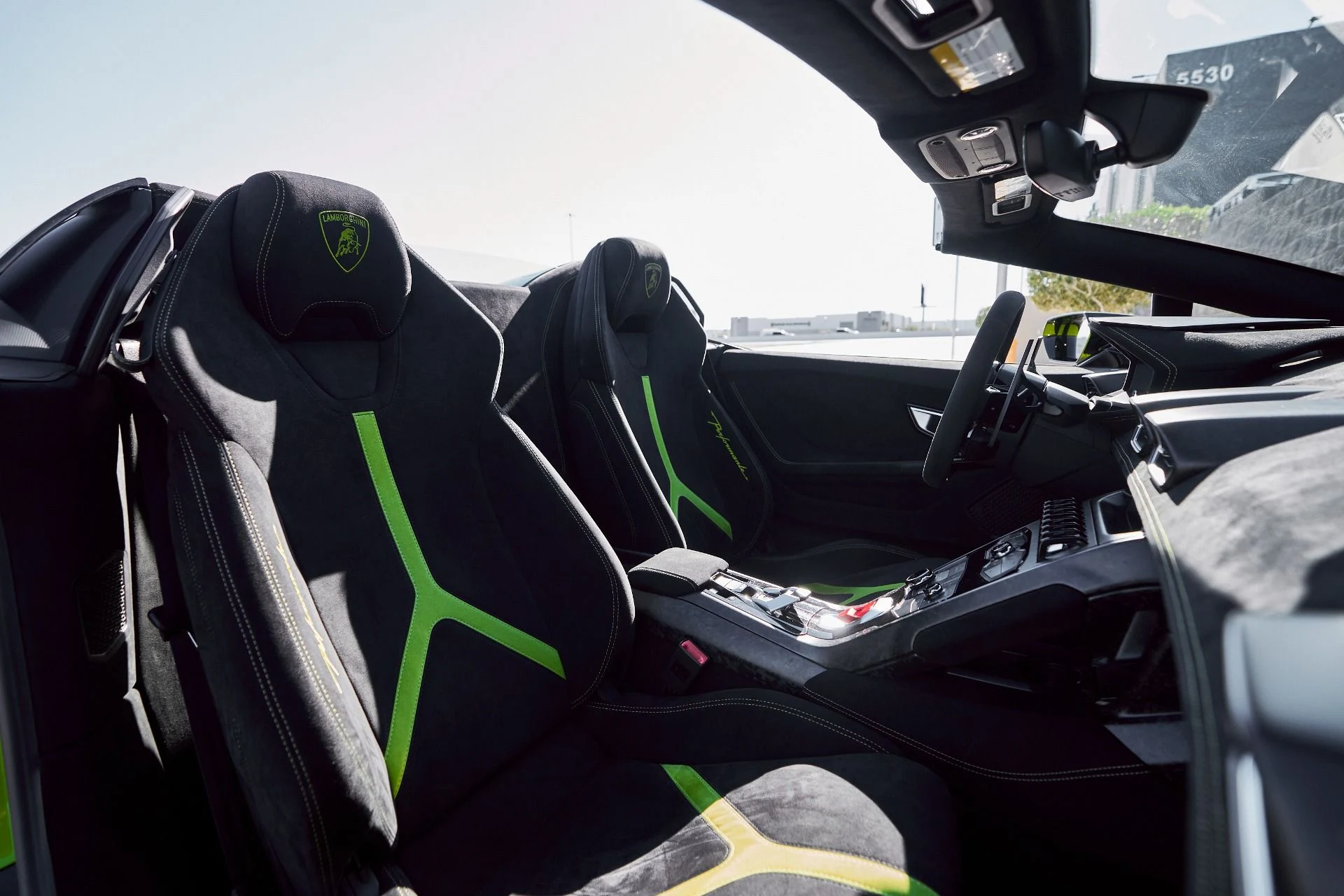 mph035_3101704014_Used_2019_Lamborghini_Huracan_Performante_Spyder_1764058300_c90eb16485