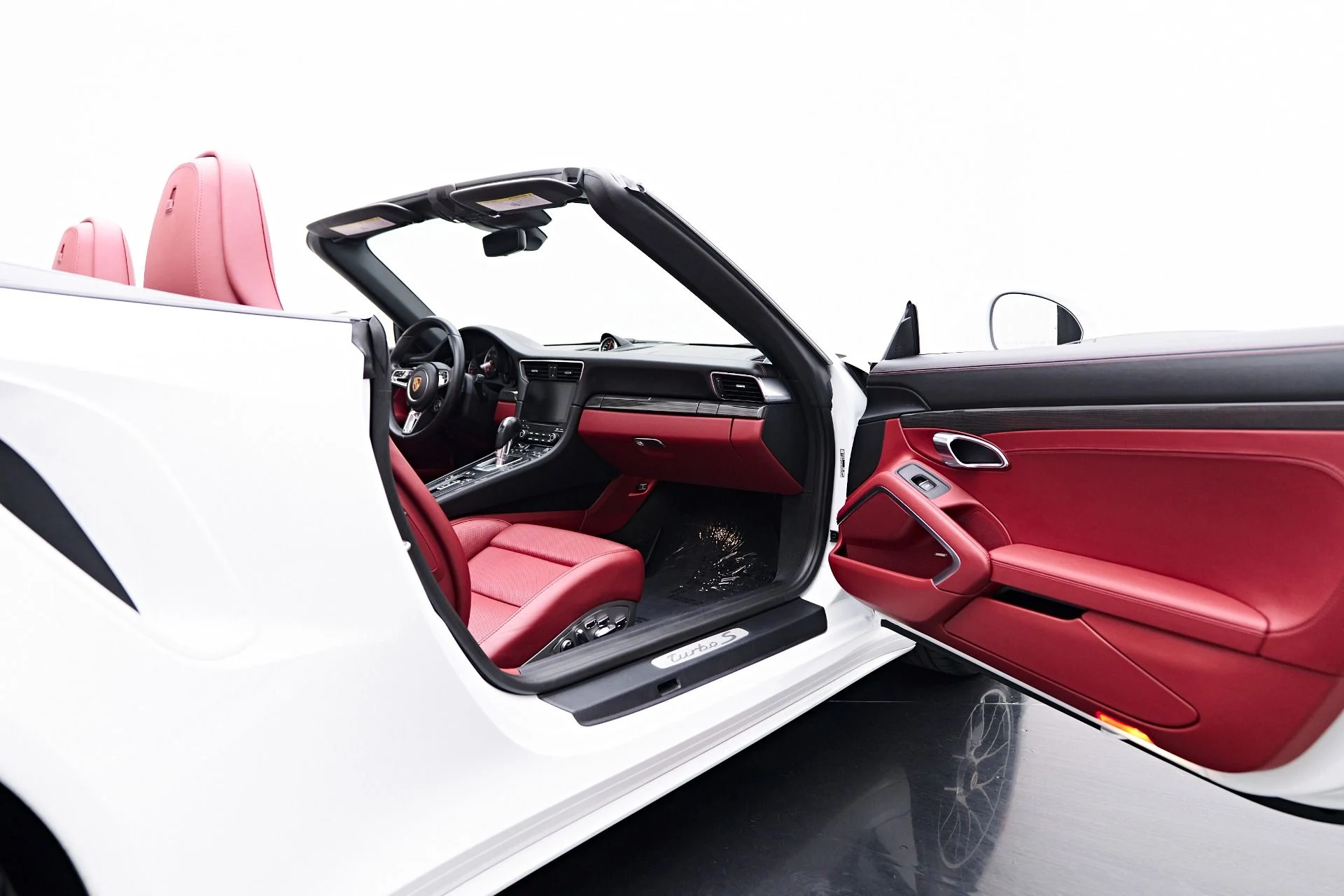 mph035_3104375216_Used_2019_Porsche_911_Turbo_S_1755714959_4a0bef24c7