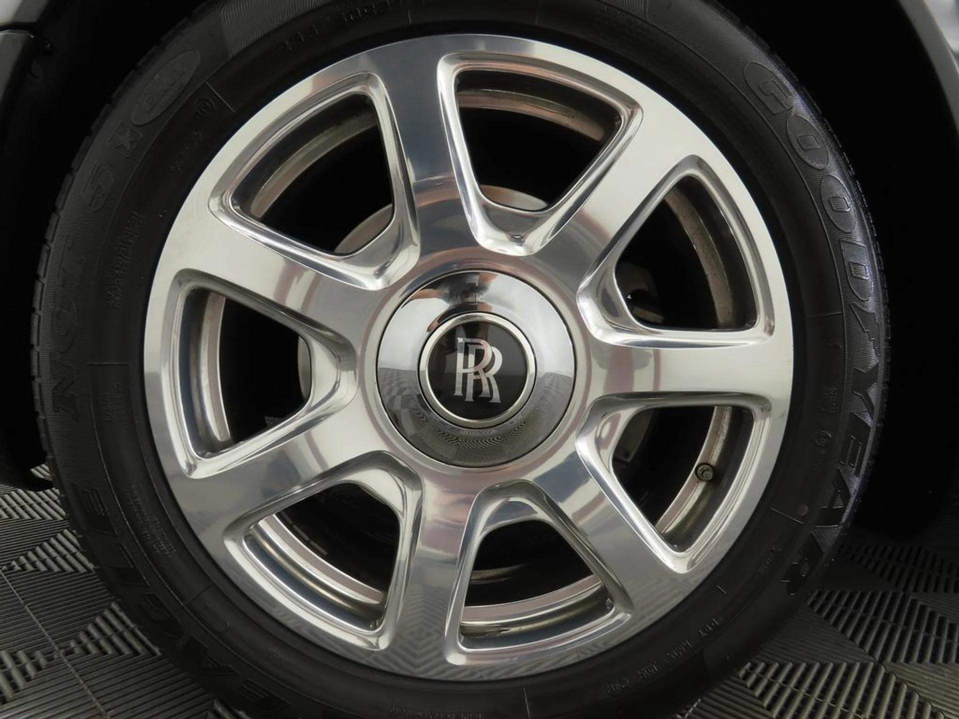 mph035_3109594349_used_2012_rolls_royce_phantom_coupe_2drdrophead_8119_22959977_36_1024_c09bc5040d