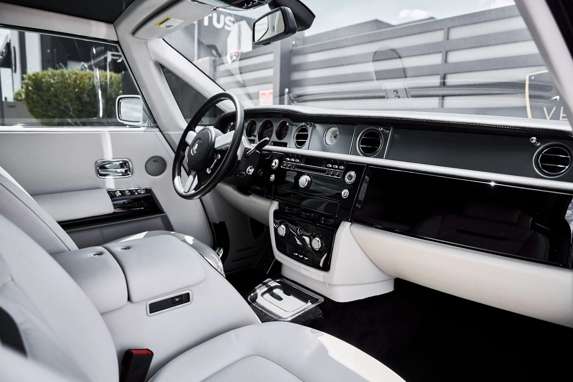 mph035_3111318572_Used_2009_Rolls_Royce_Phantom_Coupe_Base_1780102086_84a4495256