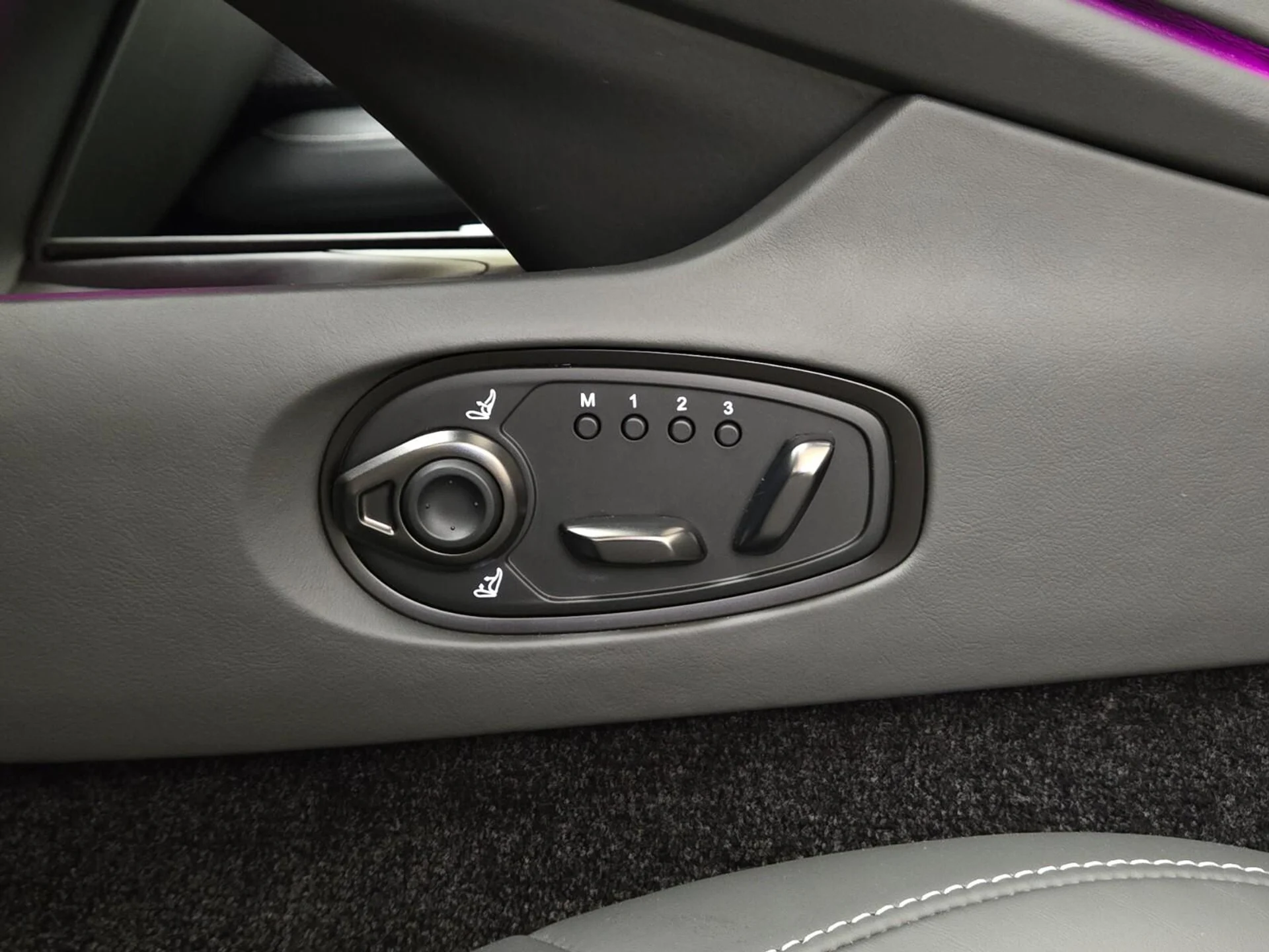 mph035_3130329024_Used_2025_Aston_Martin_DB_12_1752731193_3c887c709a