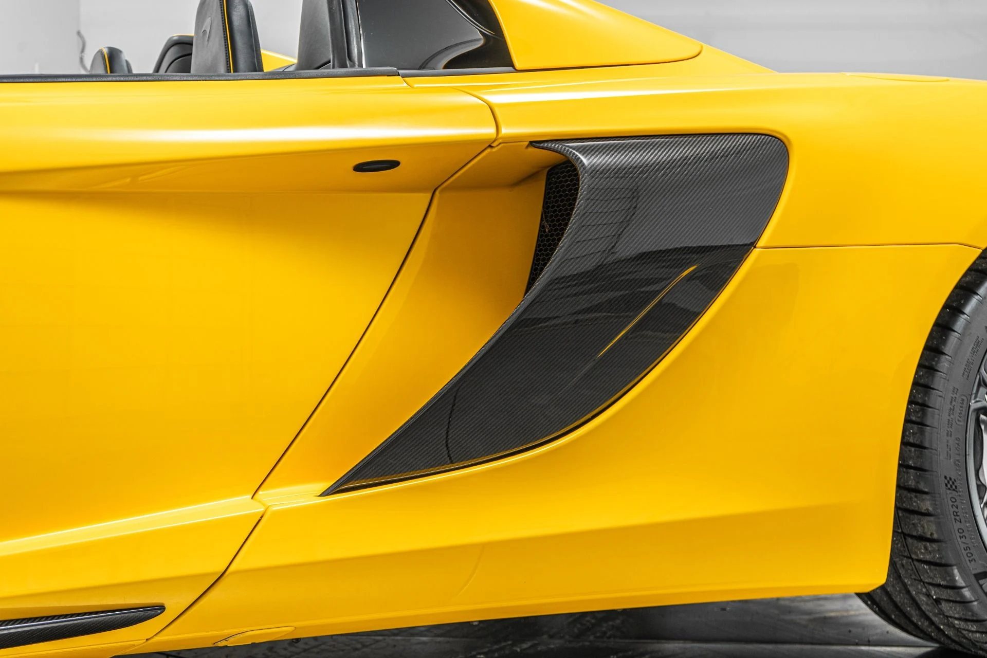 mph035_3144672721_Used_2015_Mc_Laren_650_S_Spyder_1790194559_ab606eb9a0