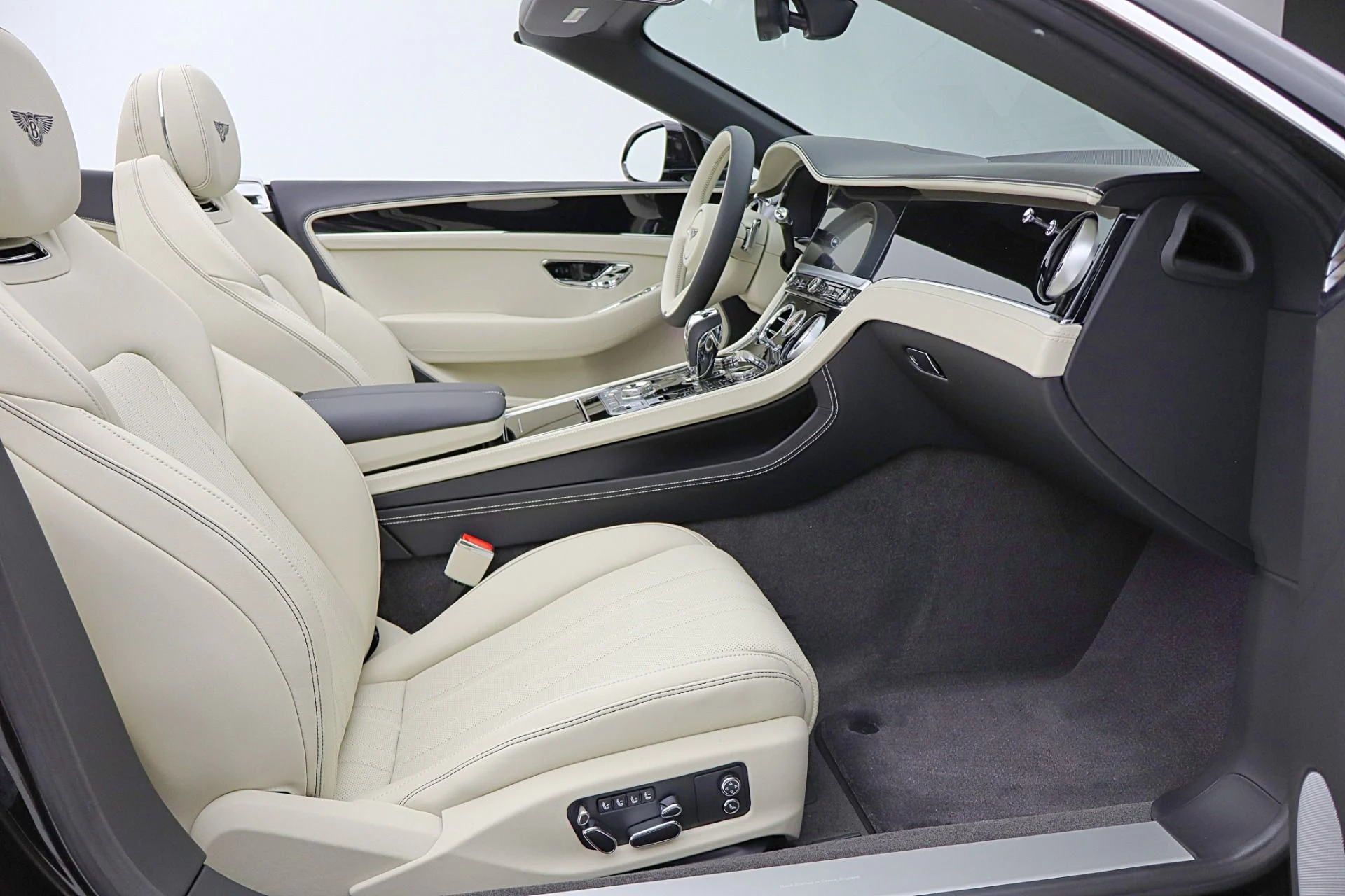 mph035_3146578611_New_2026_Bentley_Continental_GTC_26e5836730