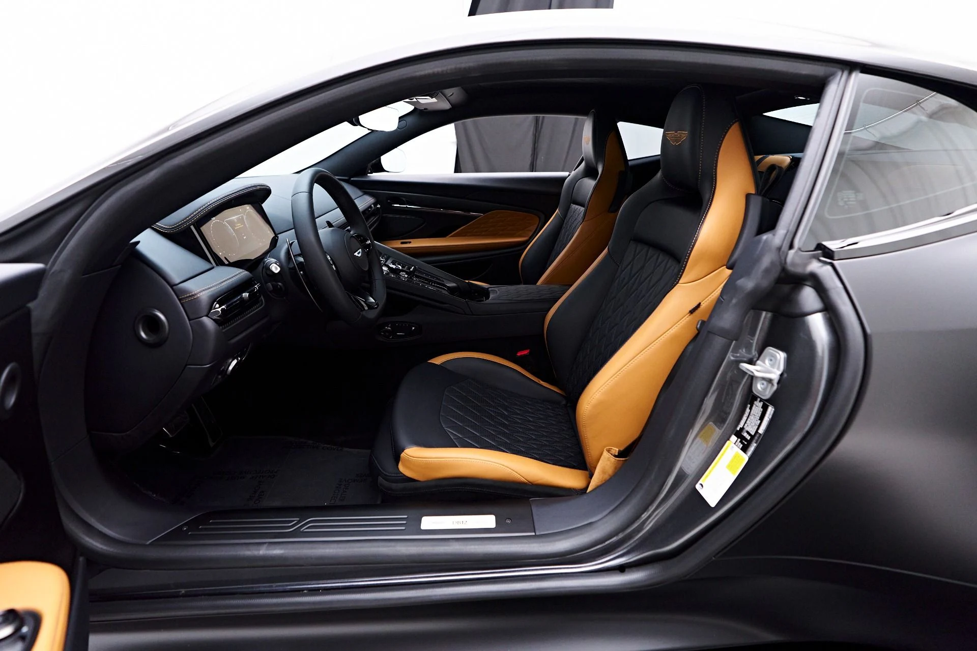 mph035_3167262846_Used_2024_Aston_Martin_DB_12_1752612779_7630b1d845