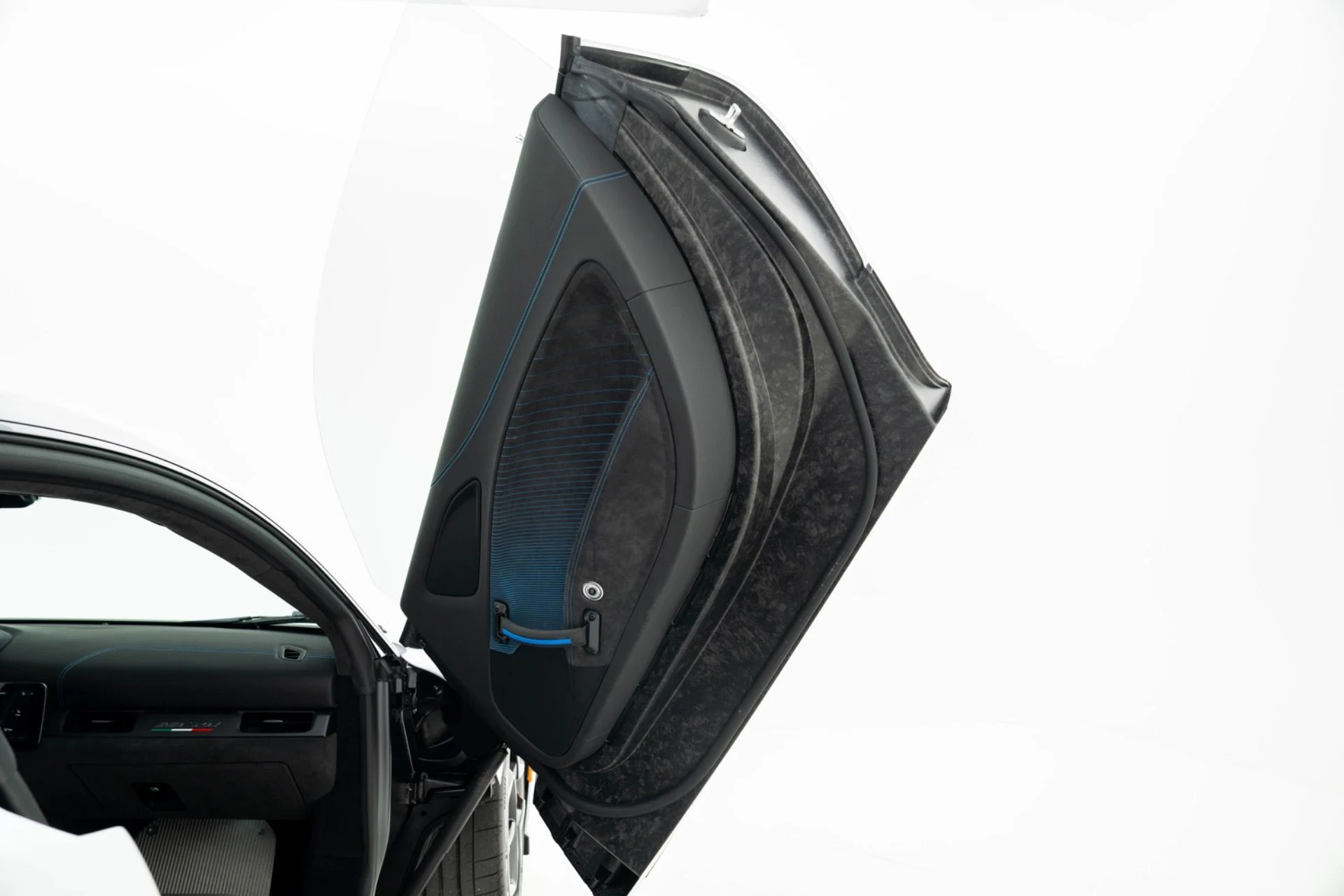 mph035_317477256_Used_2022_Maserati_MC_20_1777496448_54ea412a7d