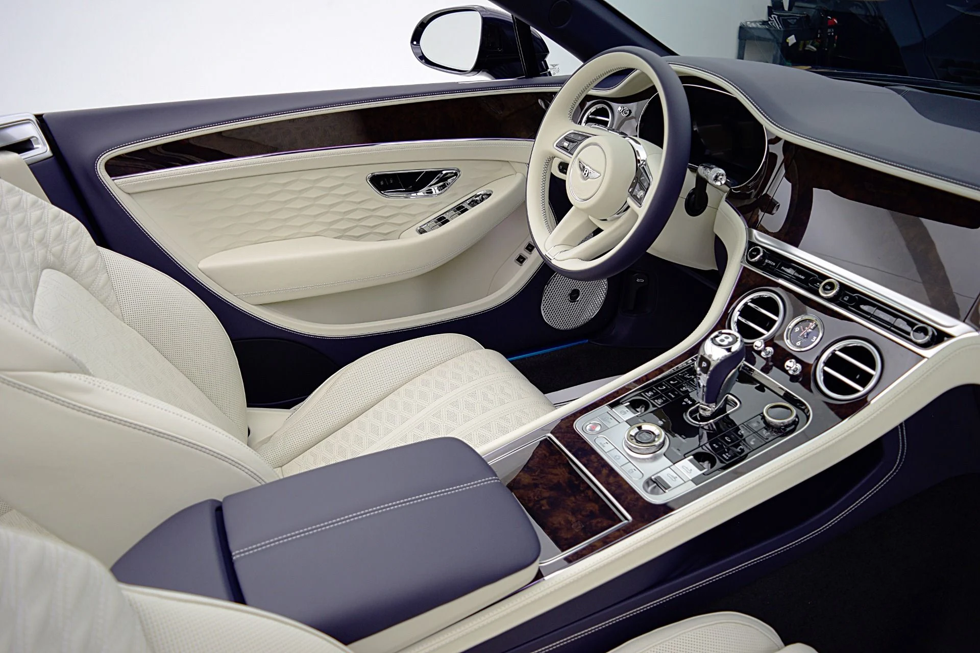 mph035_3180105489_Used_2025_Bentley_Continental_GTC_Speed_First_Edition_LEASE_OPTIONS_AVAILABLE_dced754136