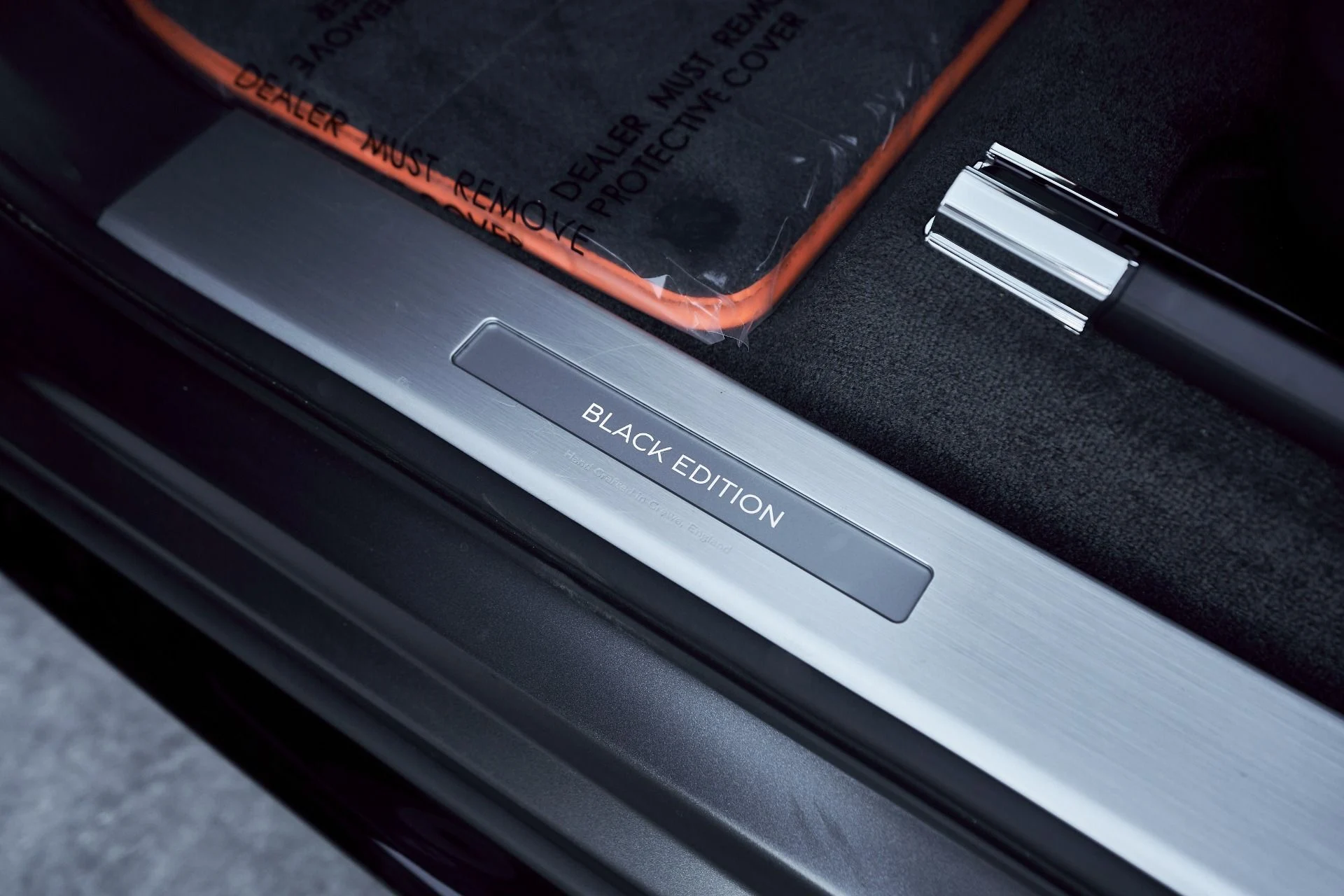 mph035_3210829069_Used_2025_Bentley_Bentayga_S_Black_Edition_1764904195_9935b5ea71