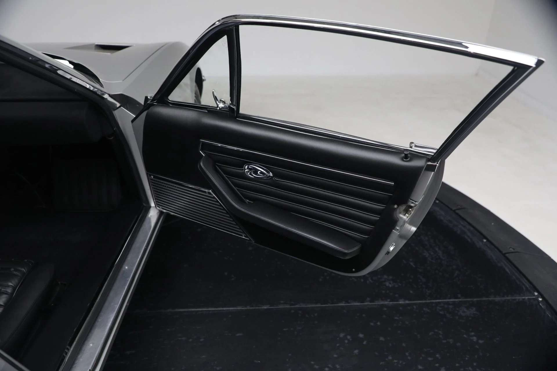 mph035_3215292973_Used_1971_Ferrari_365_GTB_4_Daytona_1770668334_28aa71034a