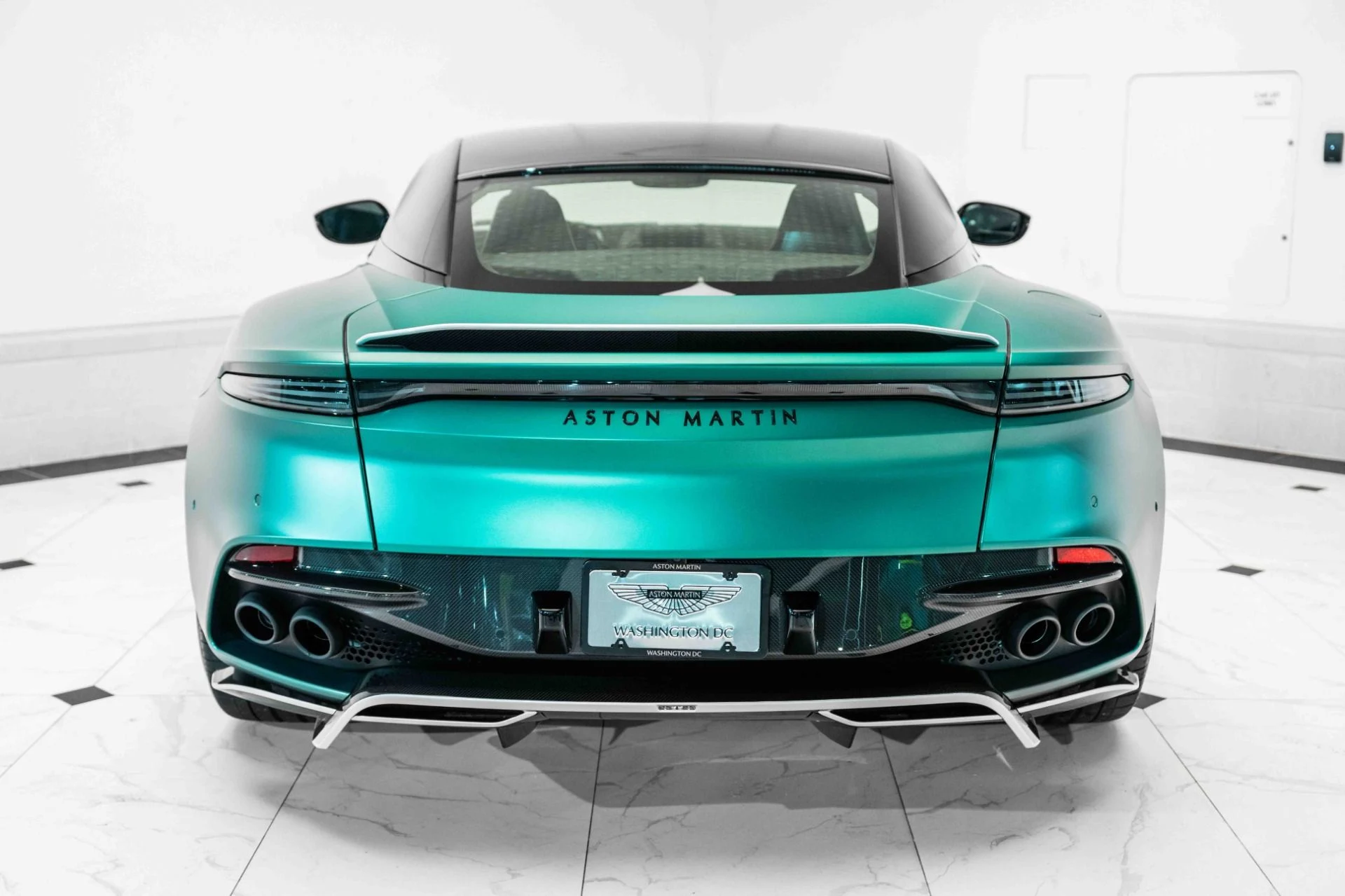 mph035_3218885033_Used_2023_Aston_Martin_DBS_770_Ultimate_1701899330_5cbd86140d