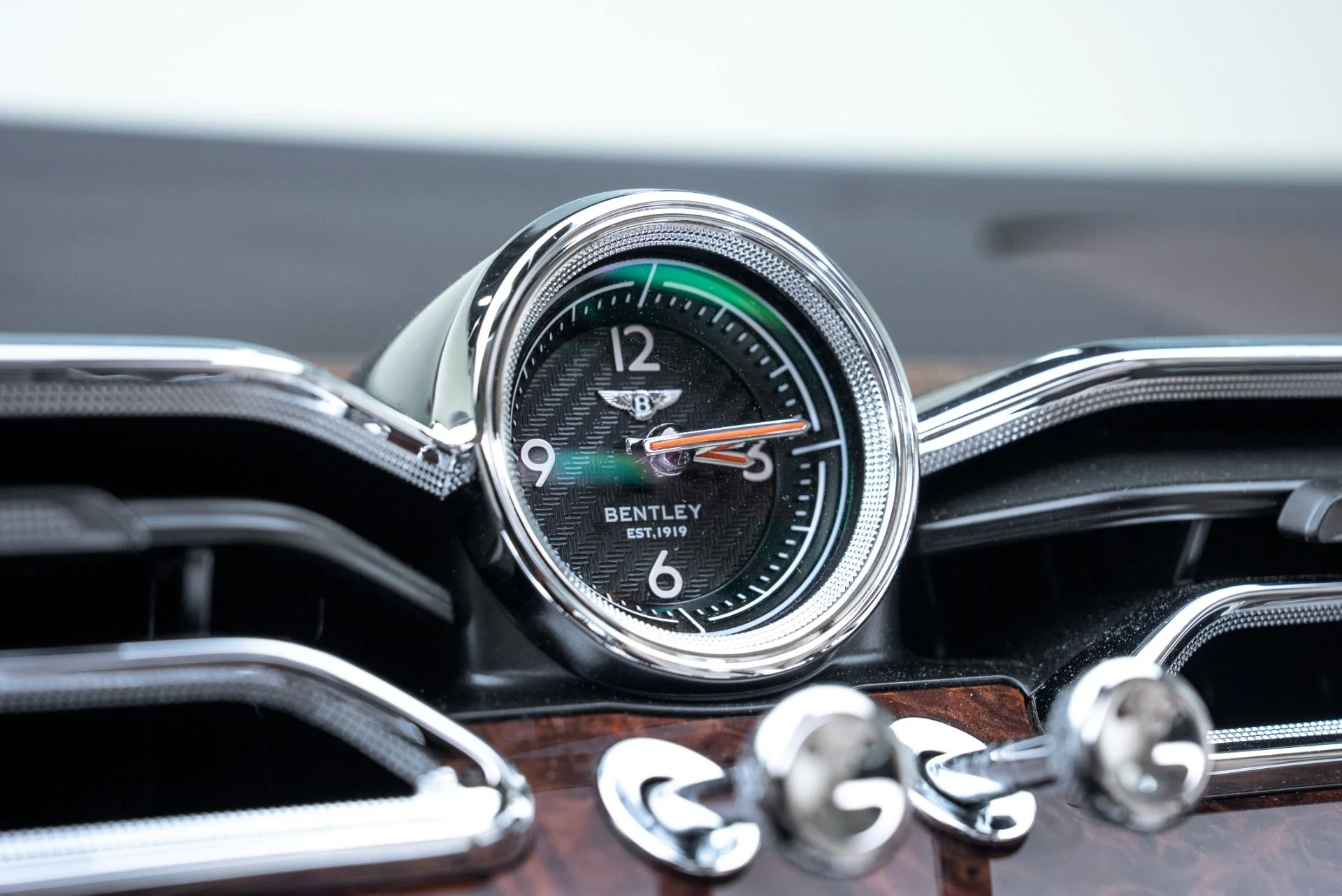 mph035_3220383778_Used_2021_Bentley_Bentayga_V8_1774990432_b48cbedbe4