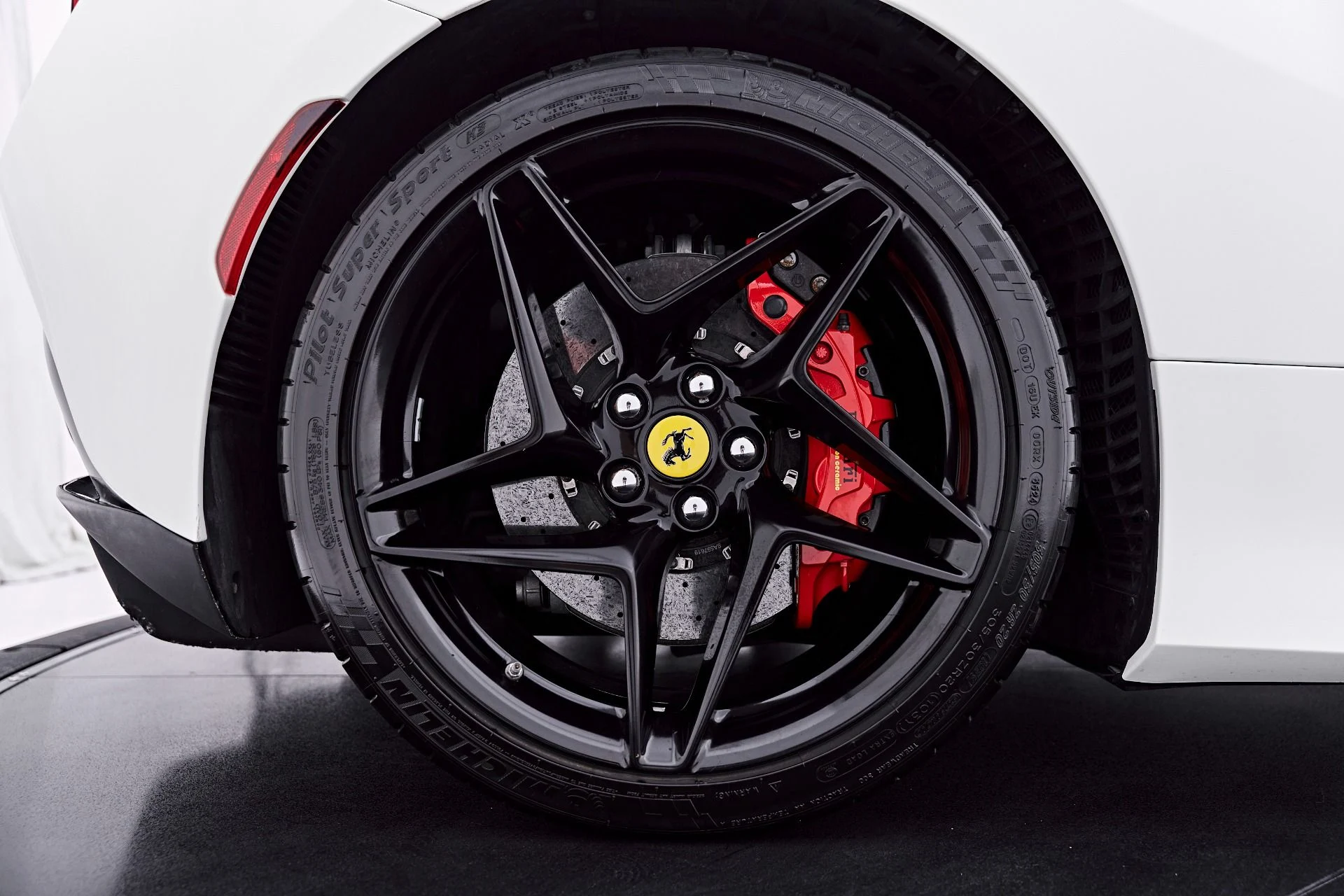 mph035_3225925515_Used_2022_Ferrari_F8_Spider_Base_1784162276_49a196e5e5