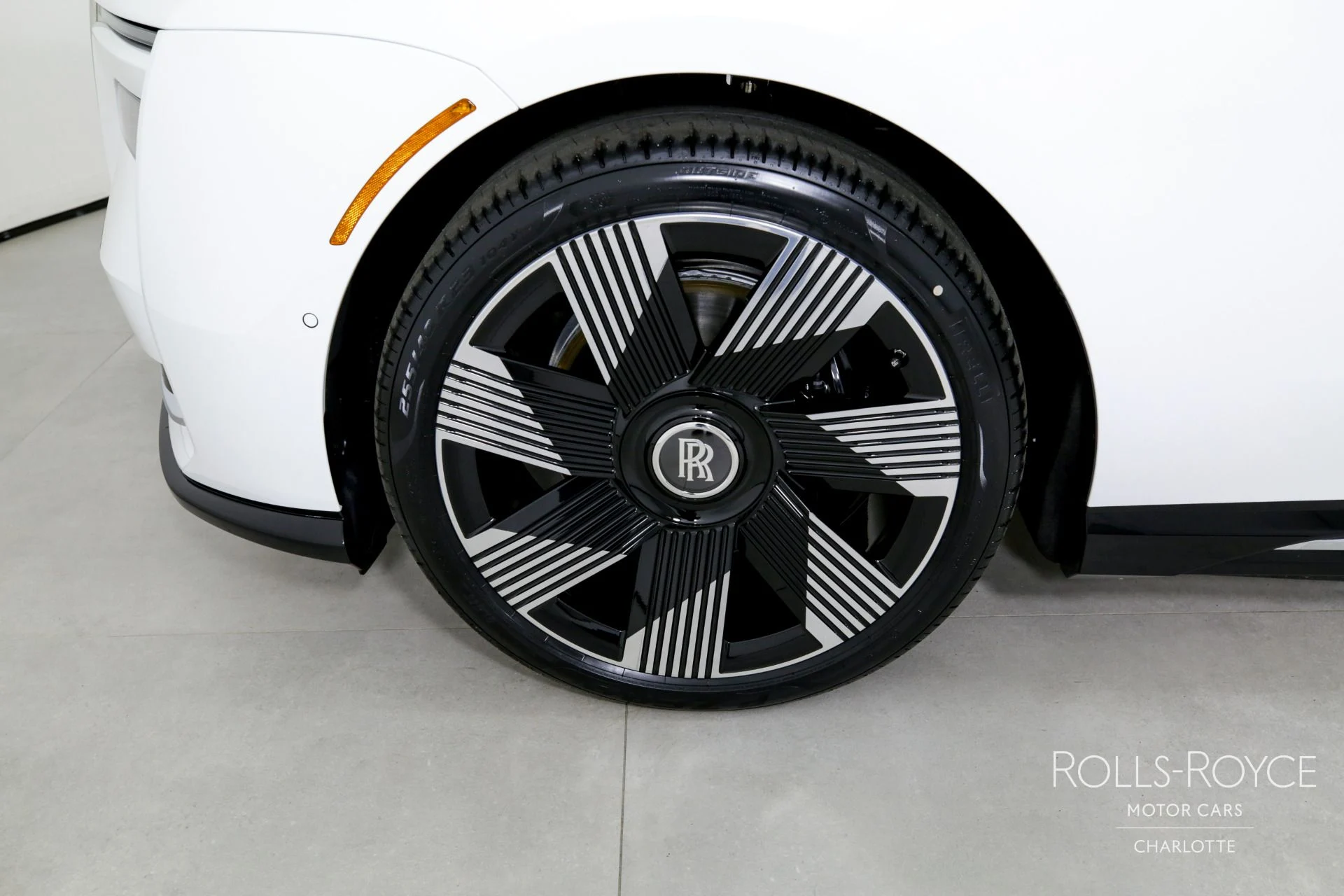 mph035_3236340593_Used_2024_Rolls_Royce_Spectre_1710280015_a2e61daef0