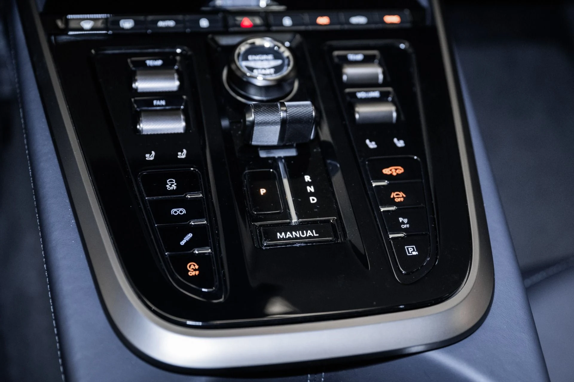 mph035_3237750120_Used_2025_Aston_Martin_DBX_707_1754709382_67f535707b