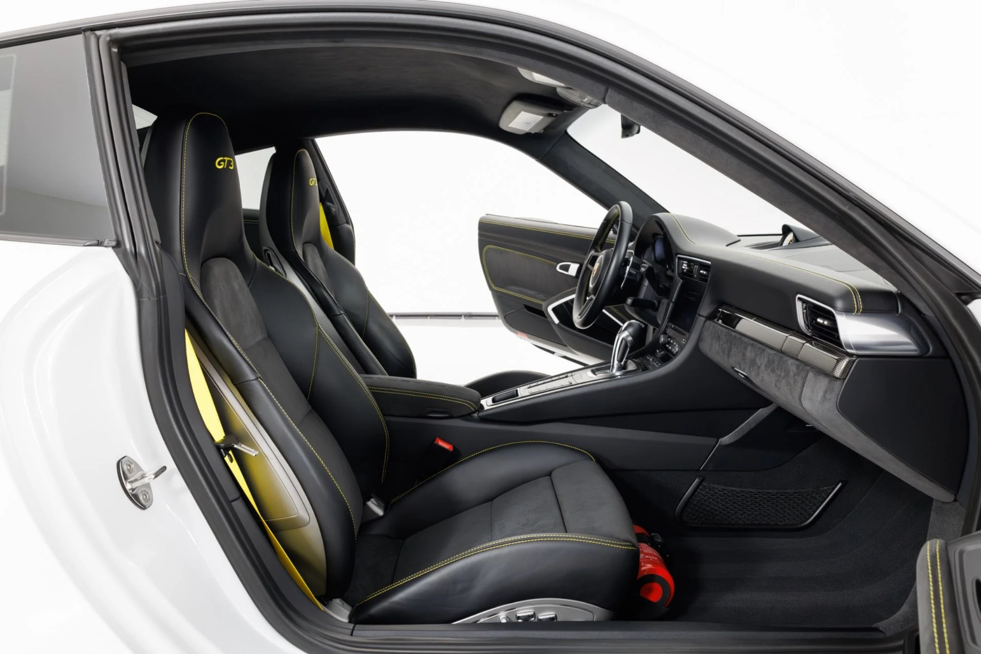 mph035_3240765497_Used_2018_Porsche_911_GT_3_1782317502_a75c350210