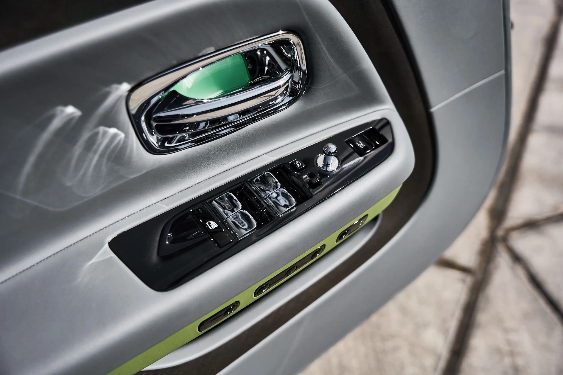 mph035_3241752028_Used_2024_Rolls_Royce_Spectre_Mansory_1776840072_21bfdf70e9