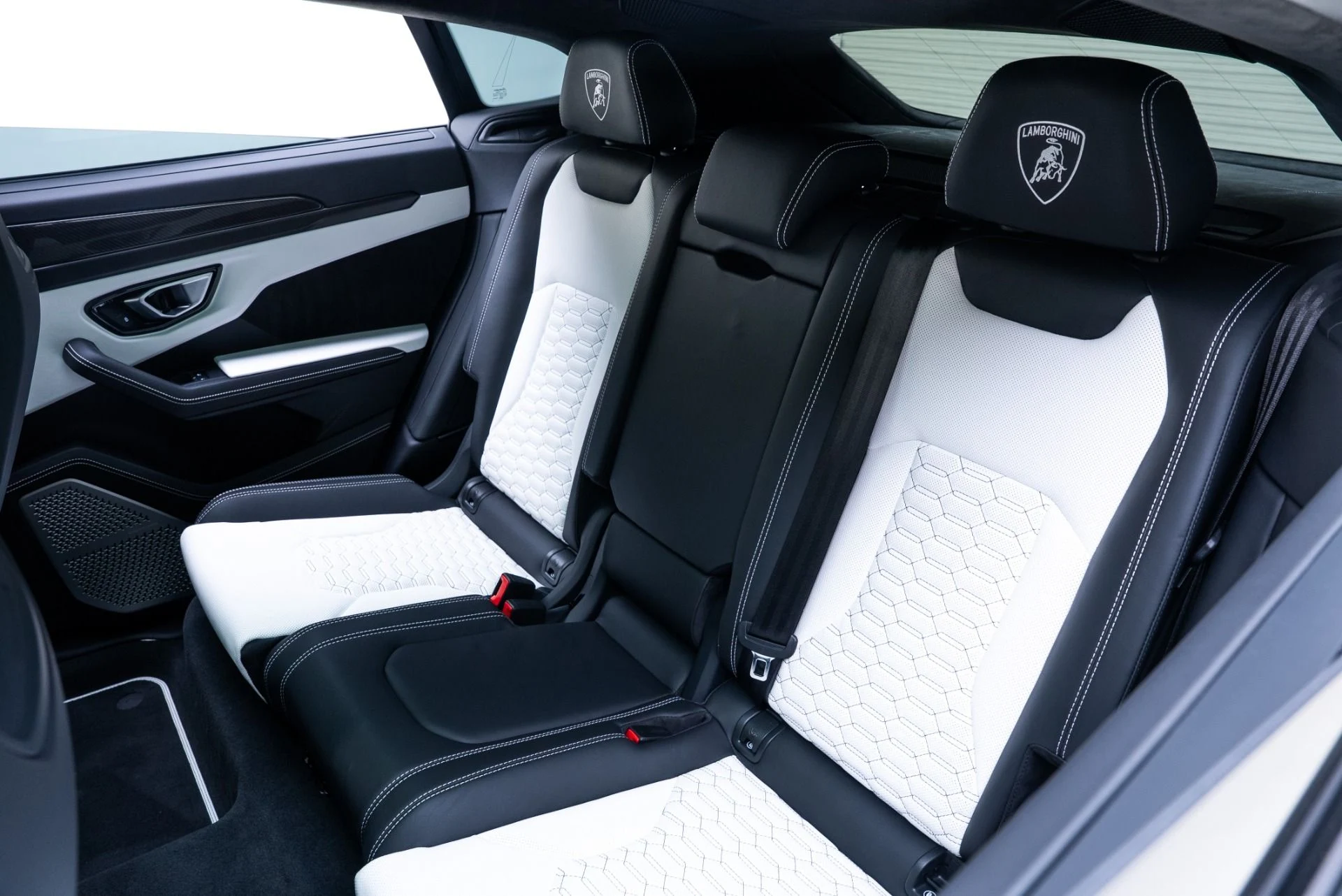 mph035_3257342062_Used_2022_Lamborghini_Urus_1775598124_6a4aa4024a