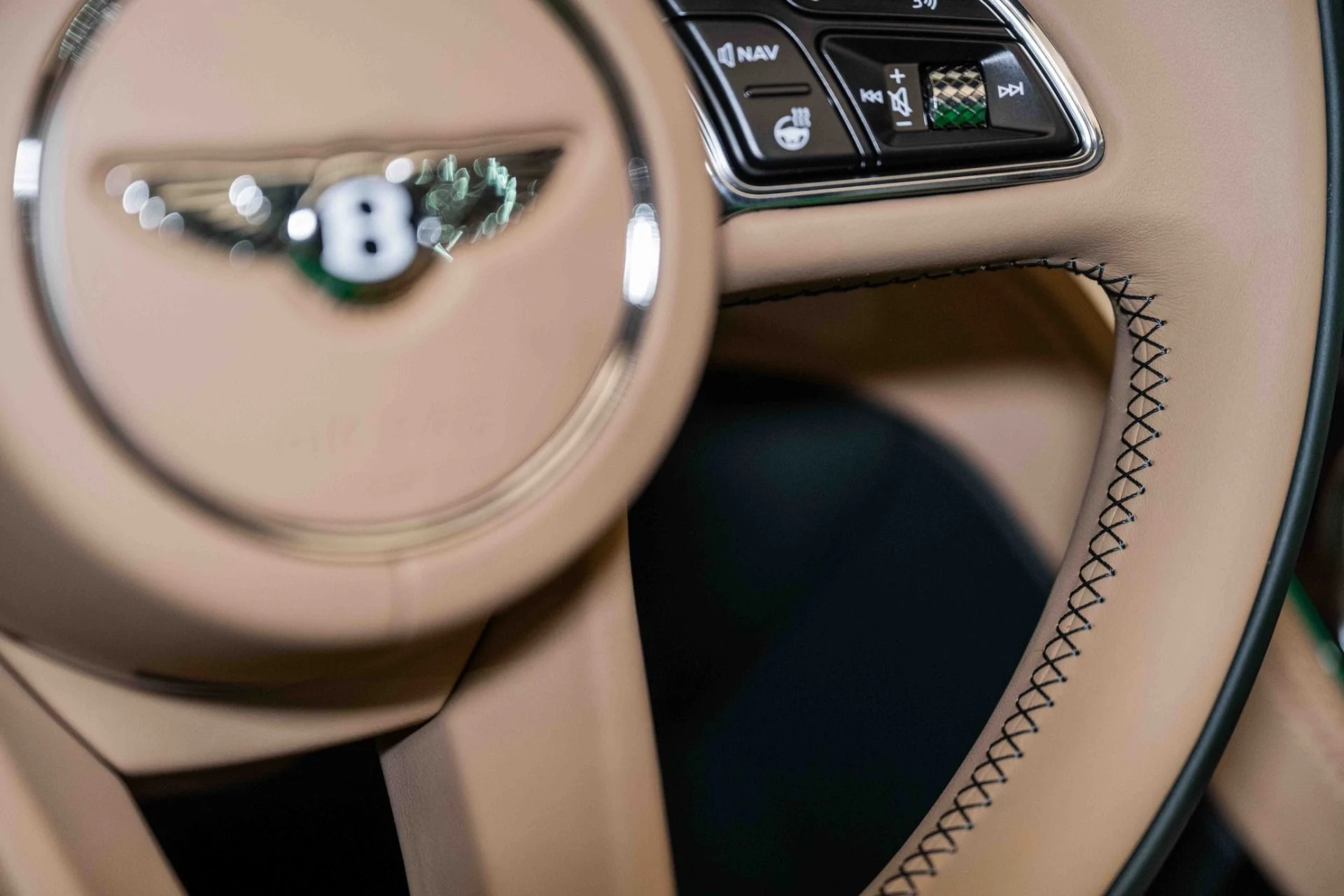 mph035_3290883691_Used_2024_Bentley_CONTINENTAL_GTC_Azure_V8_1705167241_fd1b215edb