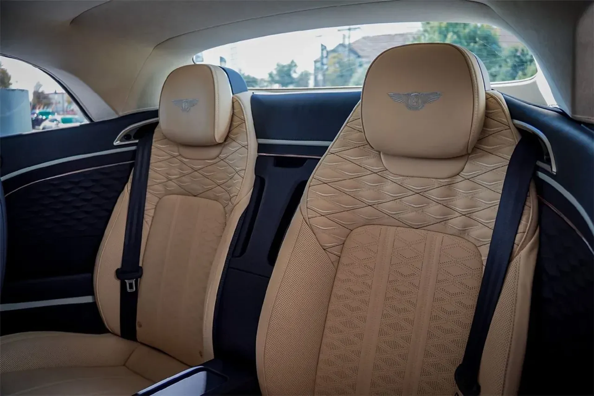 mph035_3297715350_549c0c17bcaf4fb8801a25401619619c_98ed43fa73