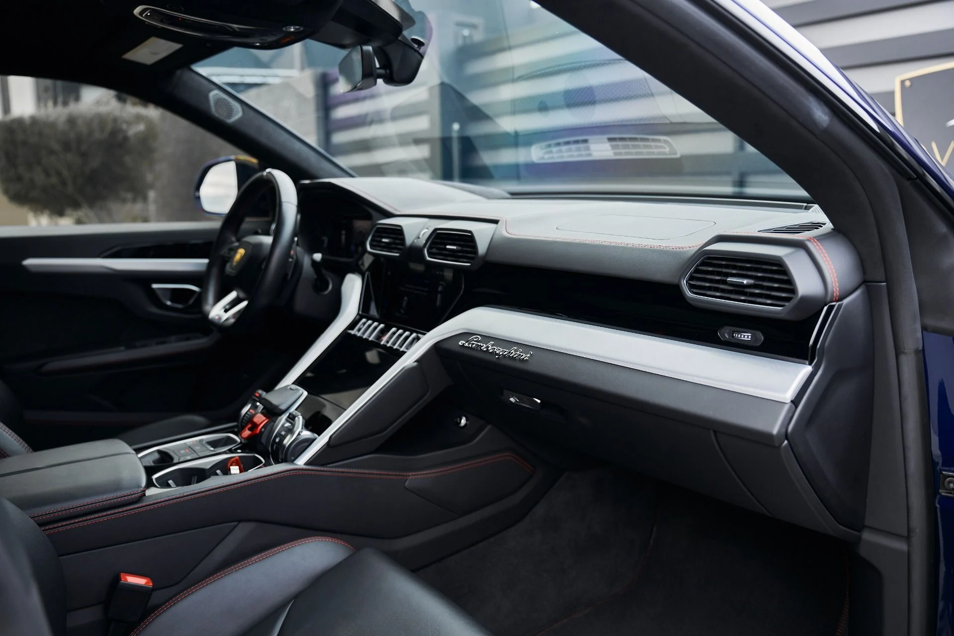 mph035_3322476120_Used_2021_Lamborghini_Urus_1763157086_1fb1b16c21