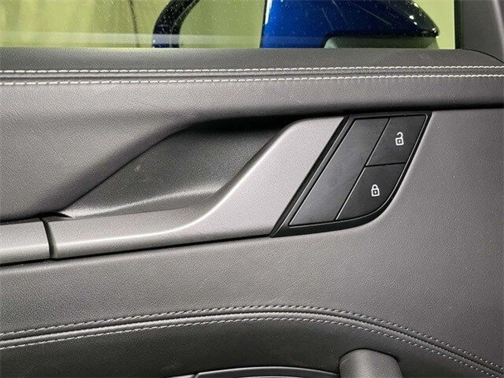 mph035_3322542663_280e157c948fa7fd22b32b8e57b7a390x_2544dd0ab1