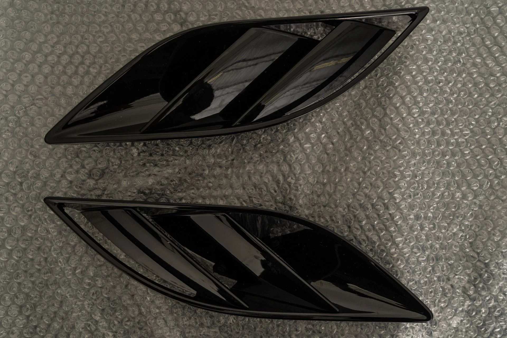 mph035_3330024181_Used_2011_Ferrari_California_Daytona_Seats_Carbon_Fiber_Driving_Zone_Carbon_Dash_Inserts_1760563898_5c0bb09632