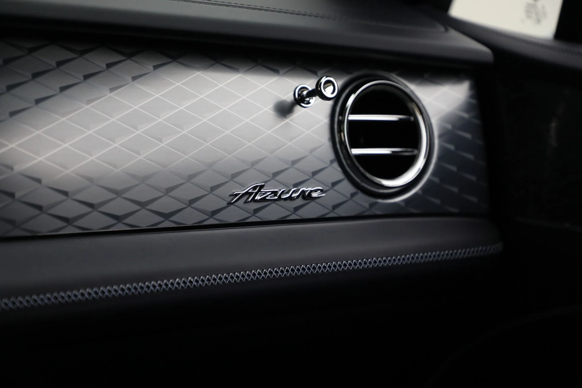 mph035_3330763060_New_2025_Bentley_Bentayga_Azure_V8_9264942c78
