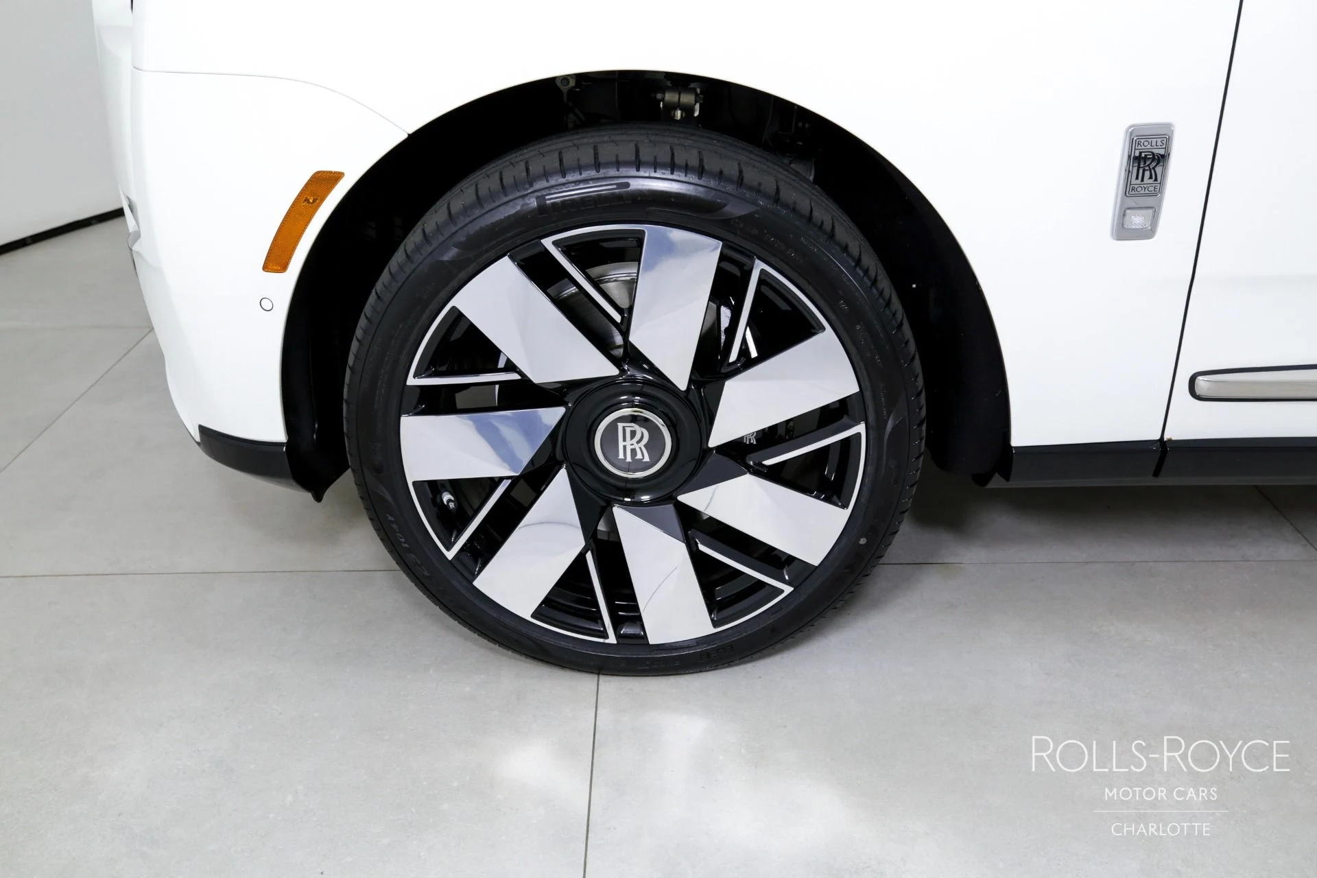 mph035_3332312552_Used_2025_Rolls_Royce_Cullinan_1745265195_c4dcccb4b1