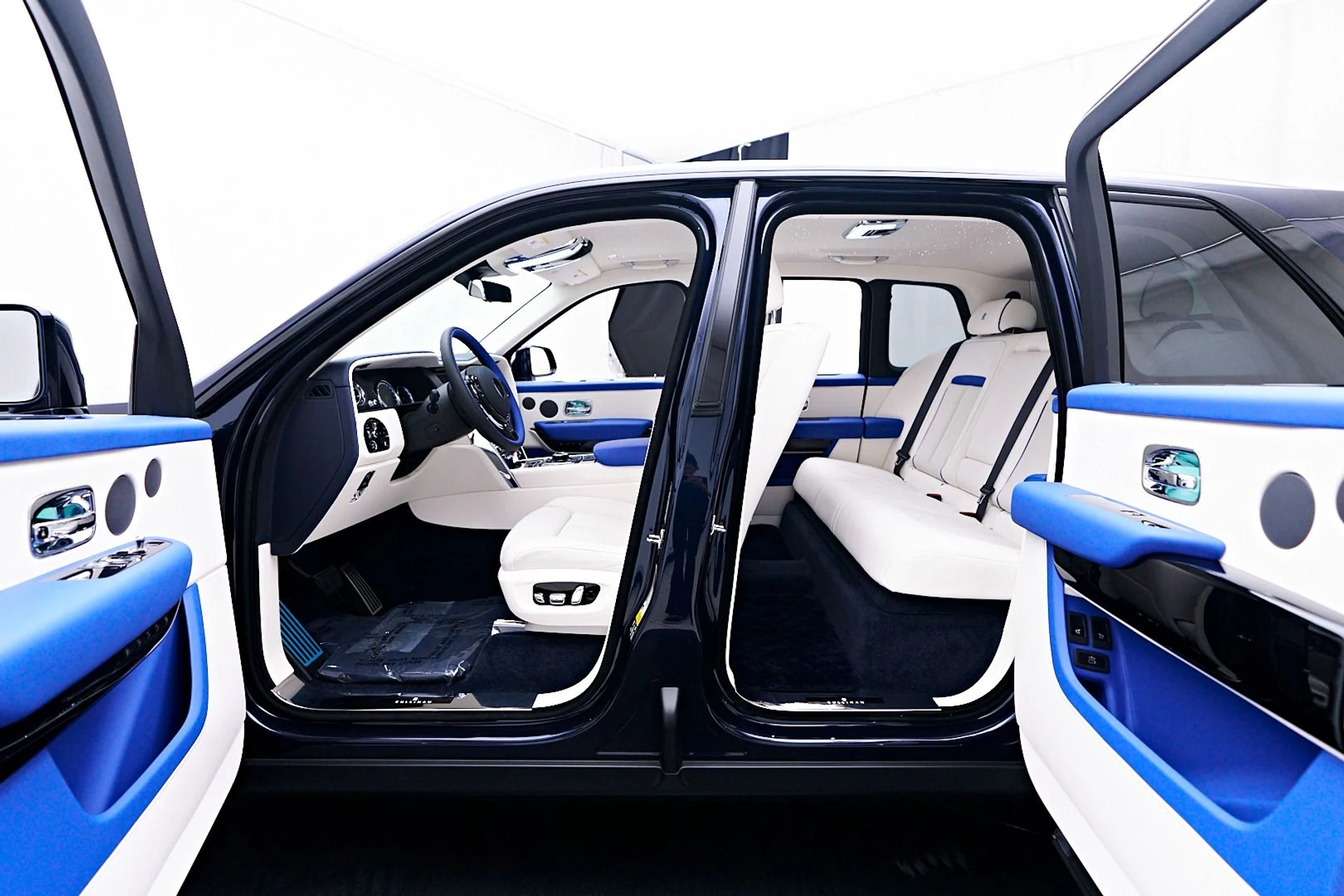 mph035_3343905734_Used_2023_Rolls_Royce_Cullinan_Base_1745954360_eb1785dcfb