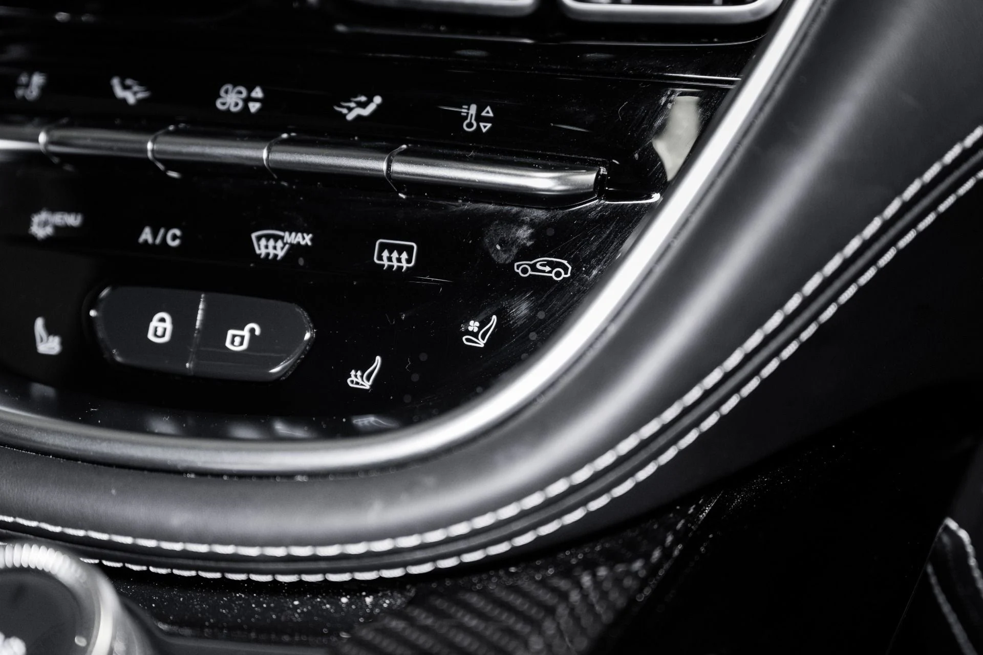 mph035_3353030161_Used_2023_Aston_Martin_DBX_707_1761749500_b9fa44899e