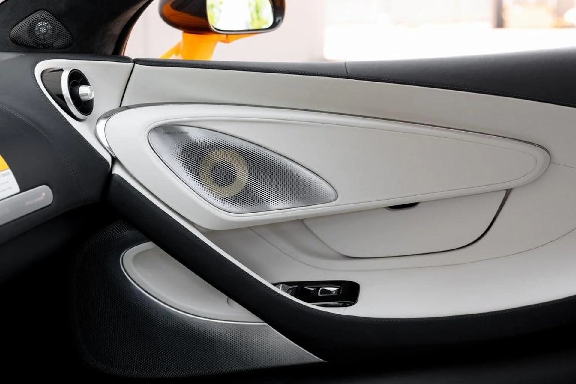 mph035_3355265426_Used_2025_MCLAREN_GTS_1721509512_1c8ce0d5a5