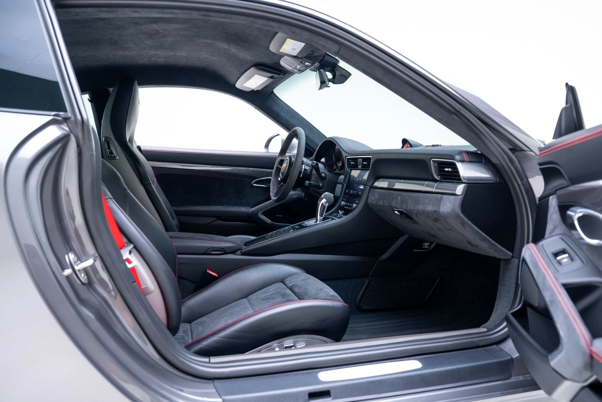 mph035_3357532228_Used_2018_Porsche_911_GT_3_1768867080_3dbaab30dc