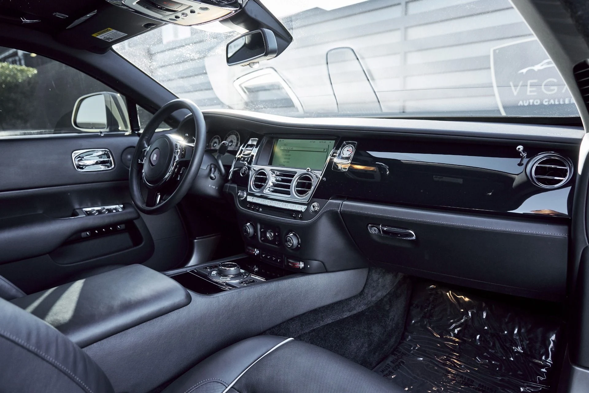 mph035_33611354_Used_2015_Rolls_Royce_Wraith_Base_1767063543_bd13fc87e2