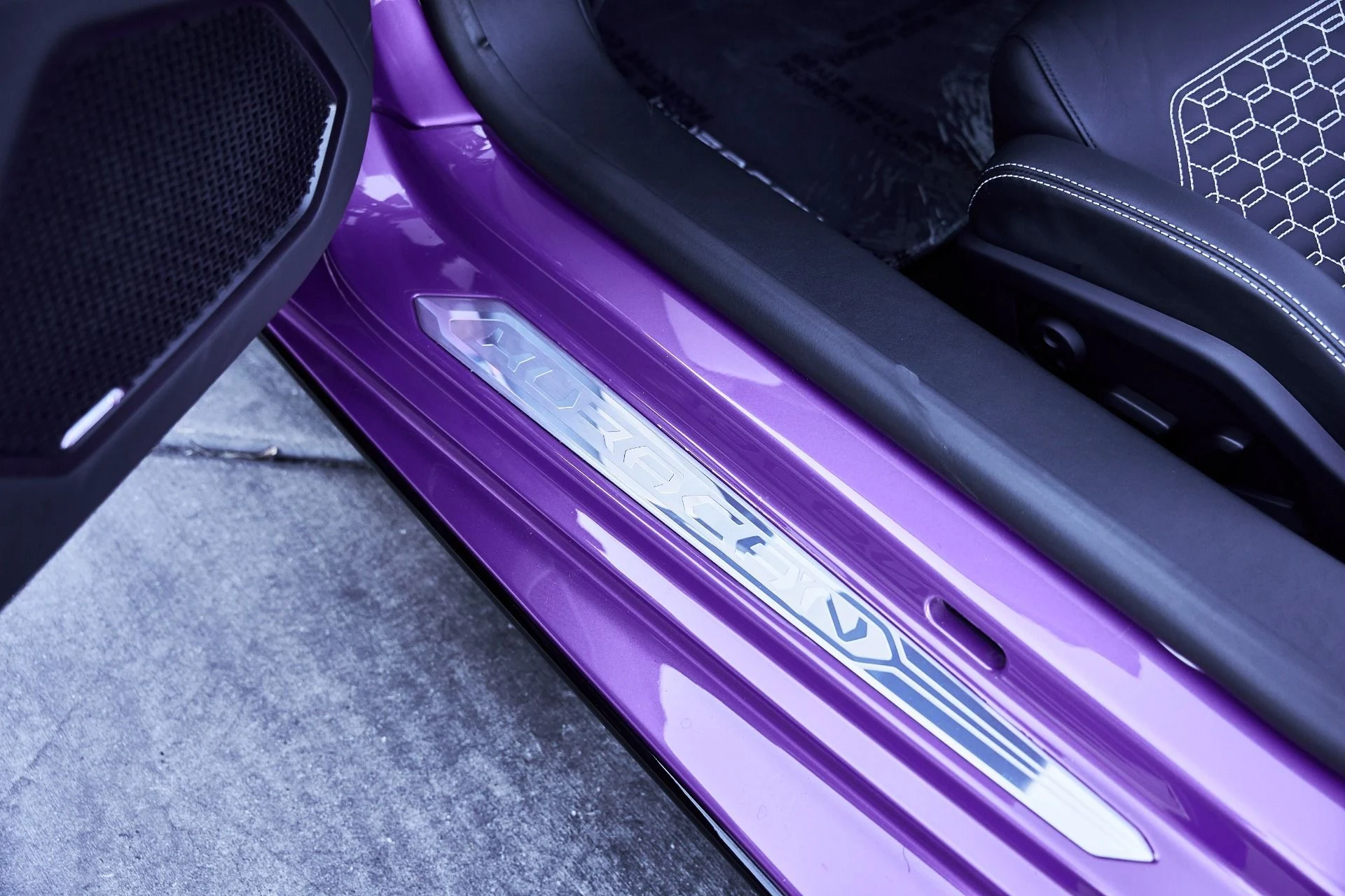 mph035_3368427800_Used_2024_Lamborghini_Huracan_EVO_Base_1774744557_251d472b51