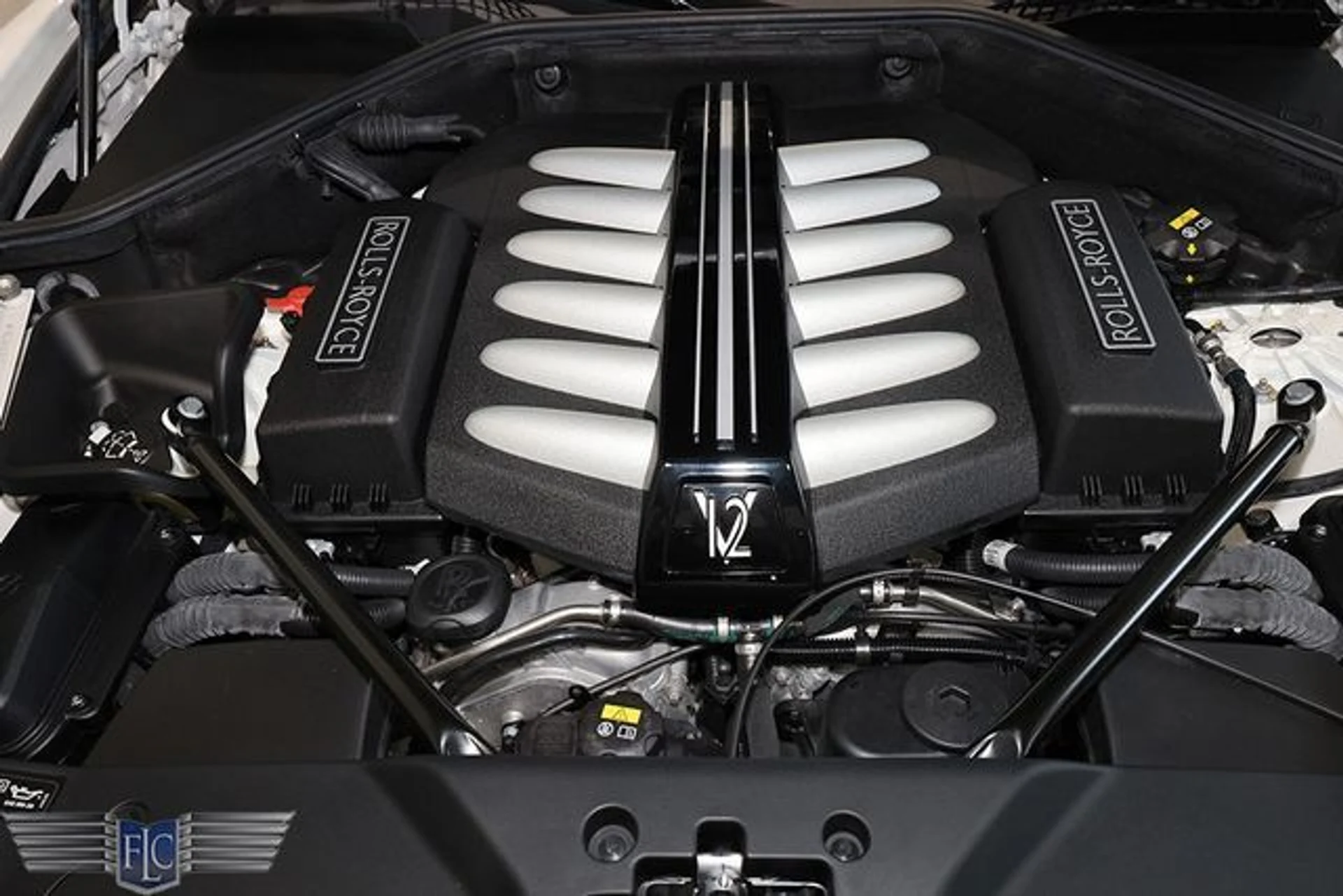 mph035_3377330786_used_2017_rolls_royce_dawn_convertible_9689_23039198_40_640_69c498c401