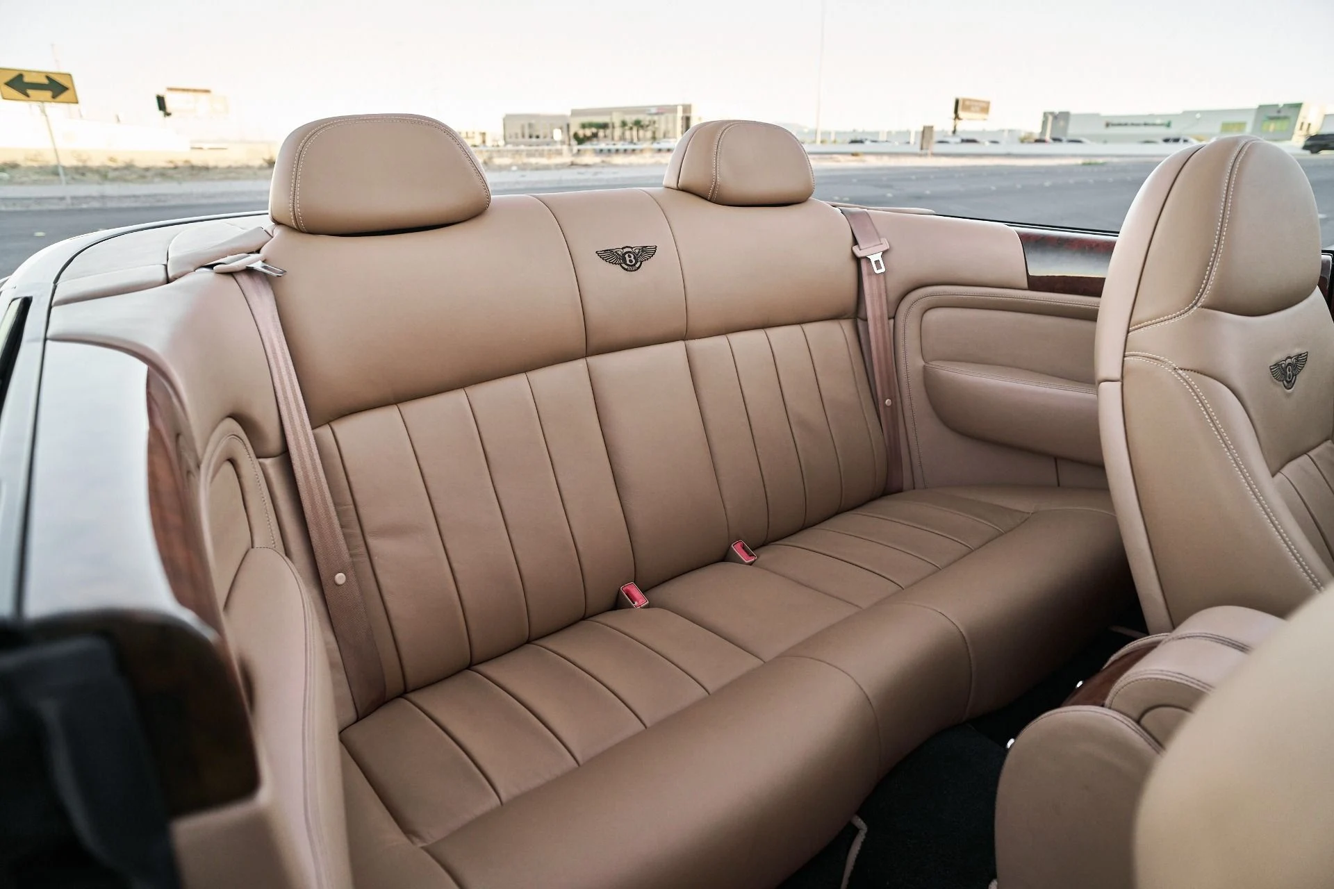 mph035_3377527062_Used_2009_Bentley_Azure_Base_1765906177_a61dc6a73a