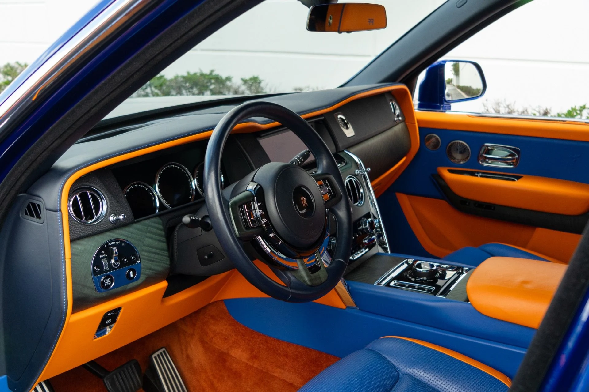 mph035_3381796668_Used_2019_Rolls_Royce_Cullinan_1764189669_d9b944e606