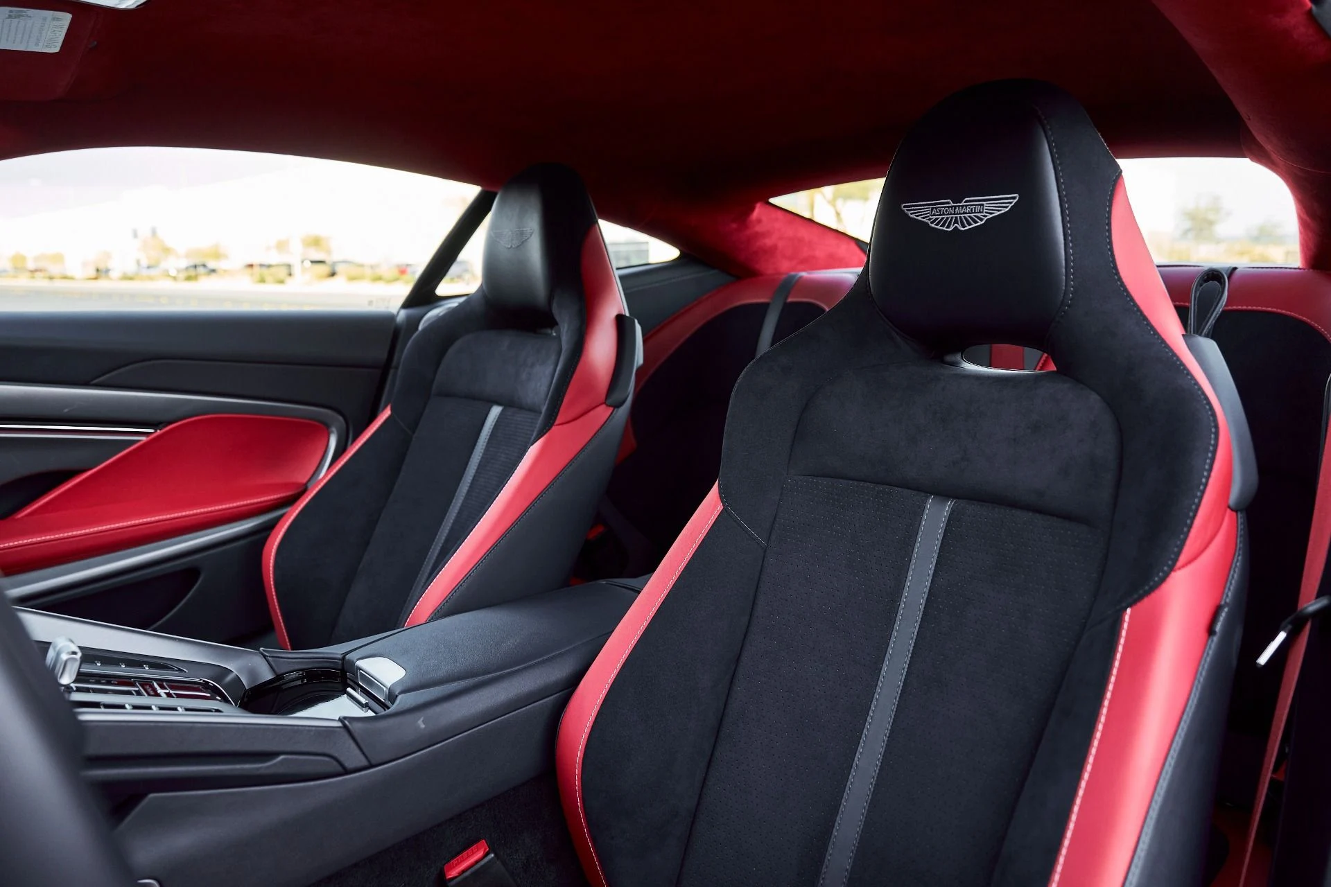 mph035_3382999362_Used_2024_Aston_Martin_DB_12_1767840030_a5a347fa12