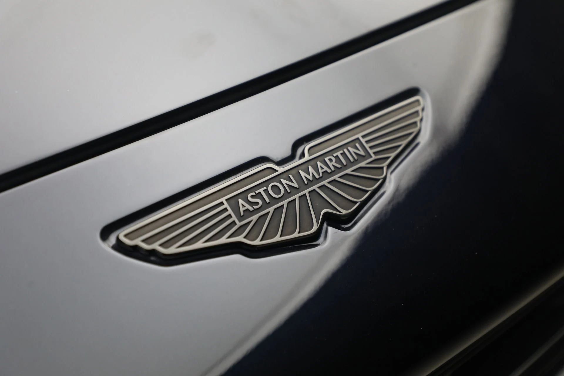 mph035_3385082643_New_2025_Aston_Martin_DBX_707_3a0feeaeb8